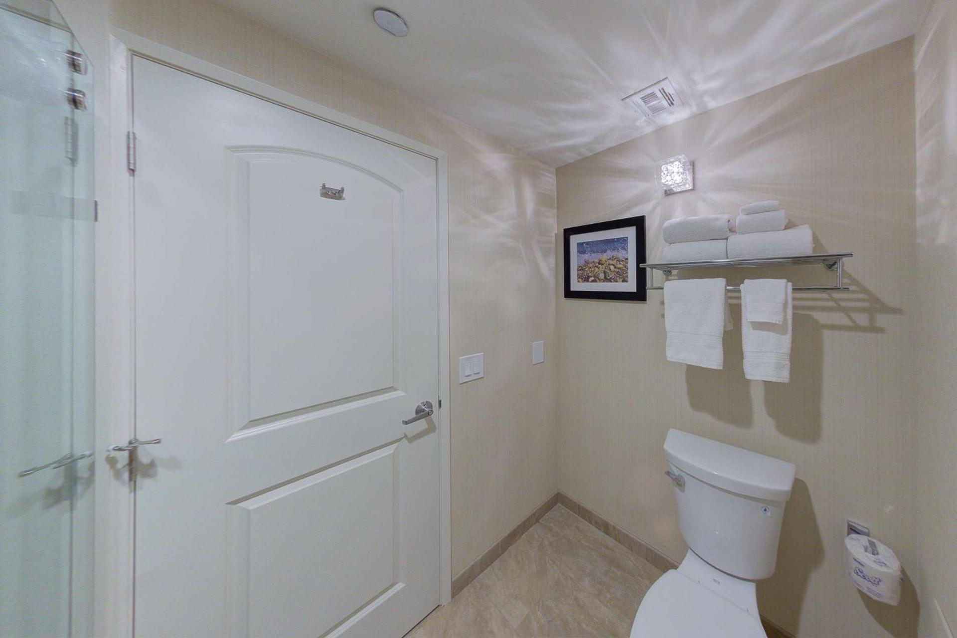 Best Western Plus Carpinteria Inn photo 53