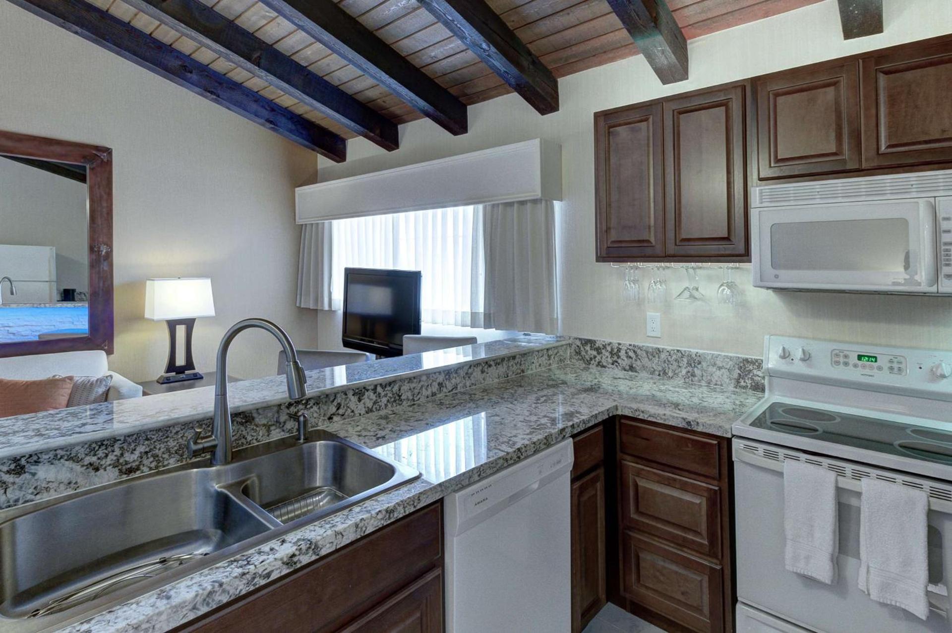 Best Western Plus Carpinteria Inn photo 58