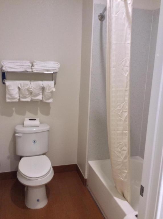 Regency Inn & Suites- NW Houston photo 8