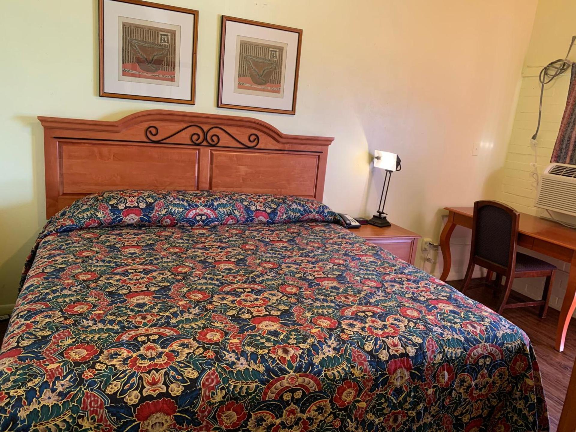 Economy inn photo 6