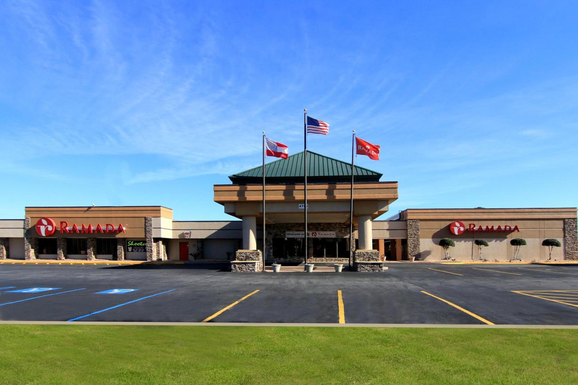 Ramada by Wyndham Macon photo 2