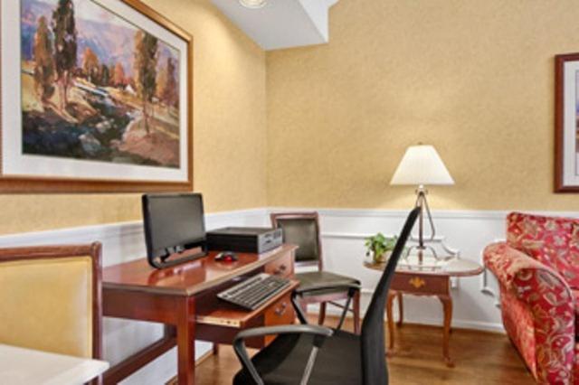 Baymont by Wyndham Waycross photo 12