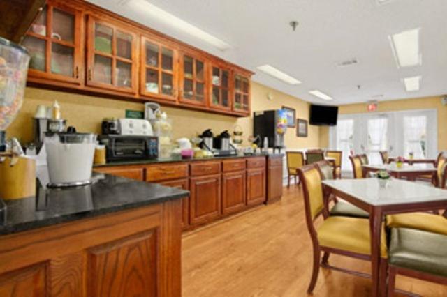 Baymont by Wyndham Waycross photo 11