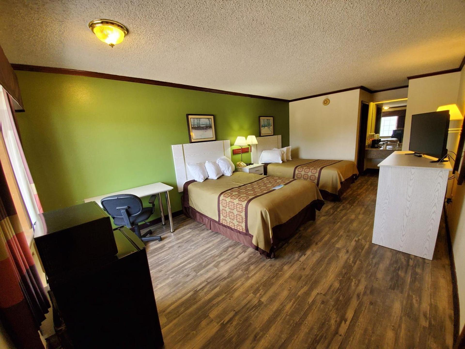 Days Inn by Wyndham Monett photo 13