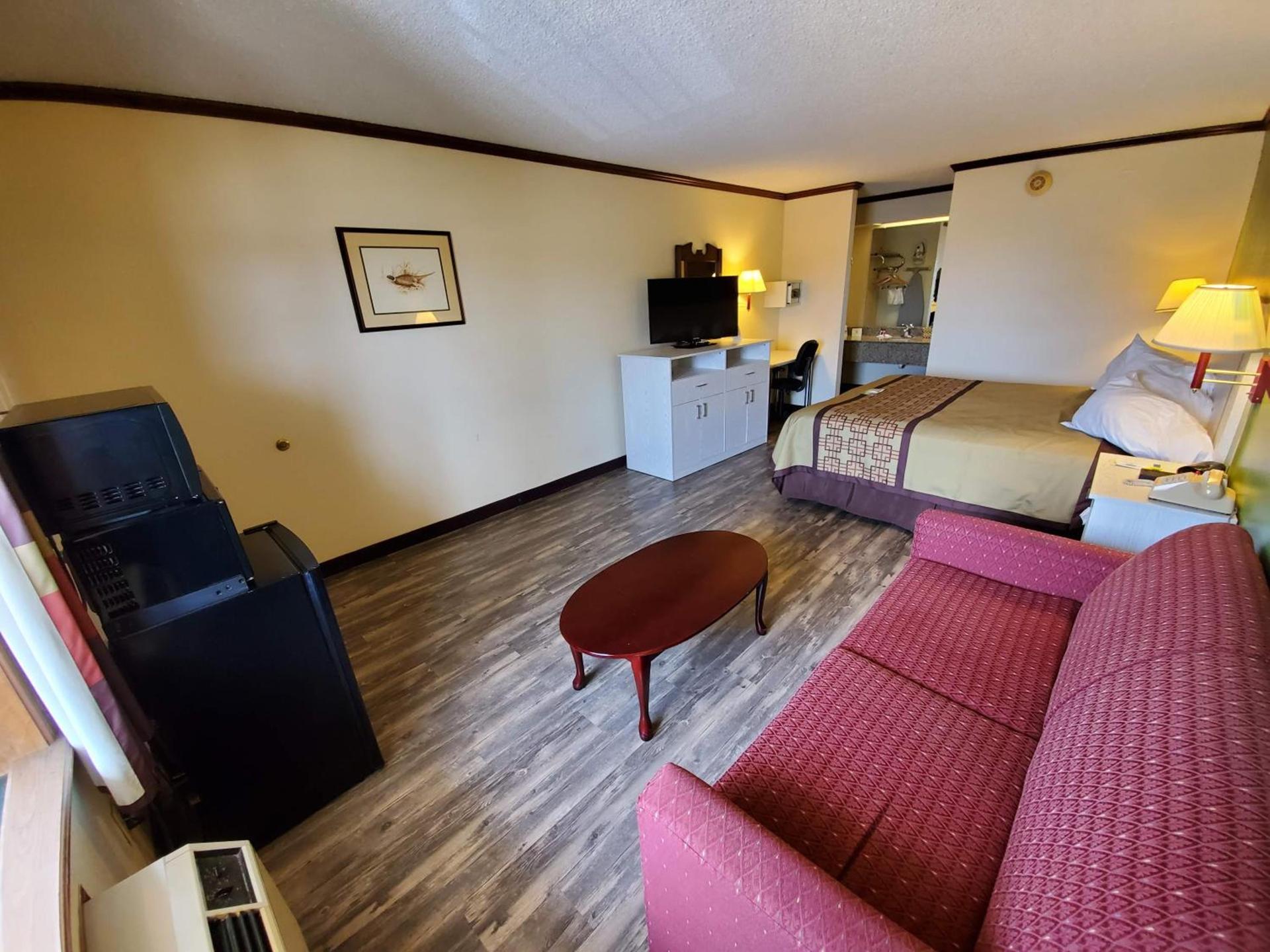 Days Inn by Wyndham Monett photo 19
