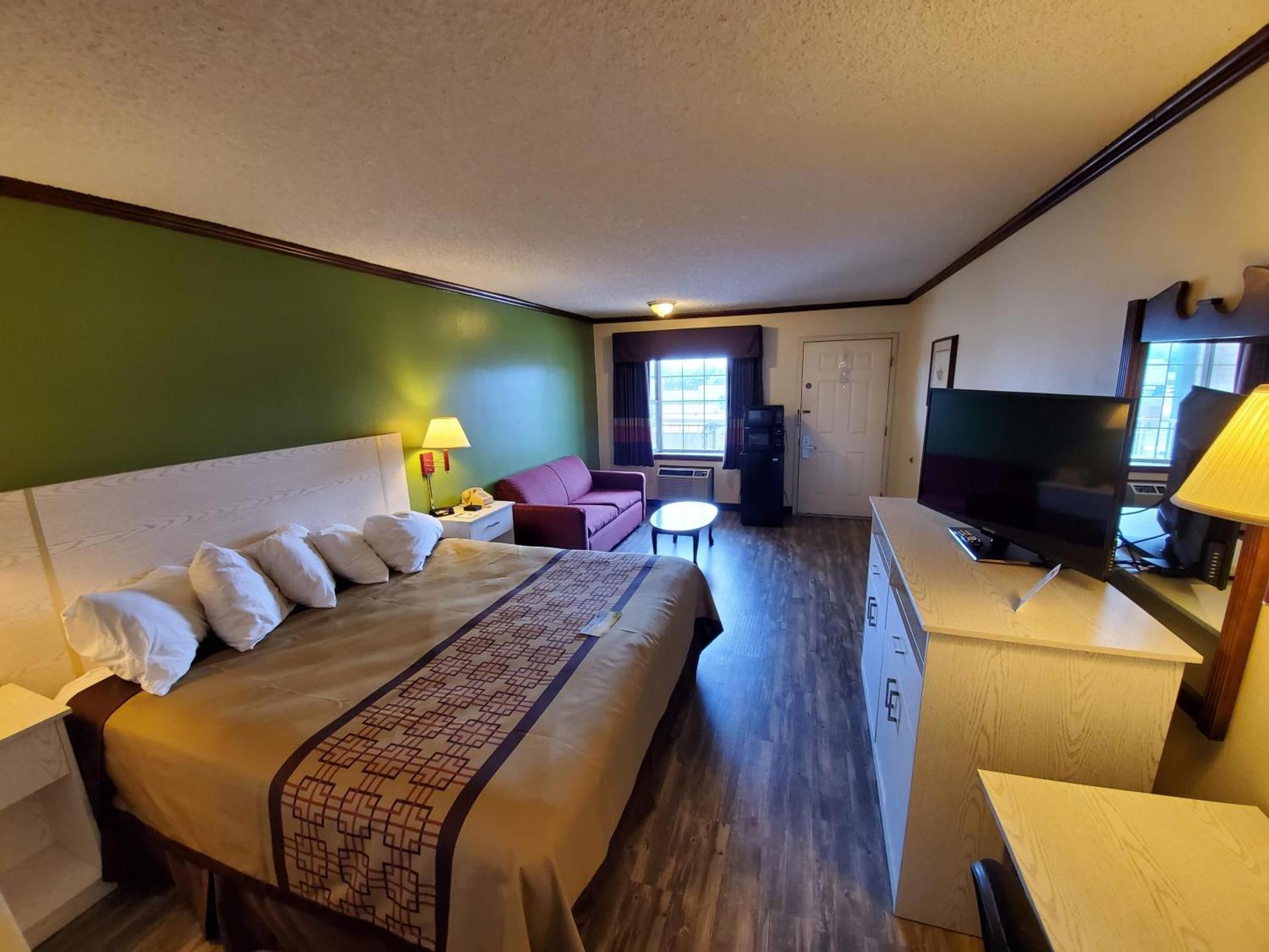Days Inn by Wyndham Monett photo 18