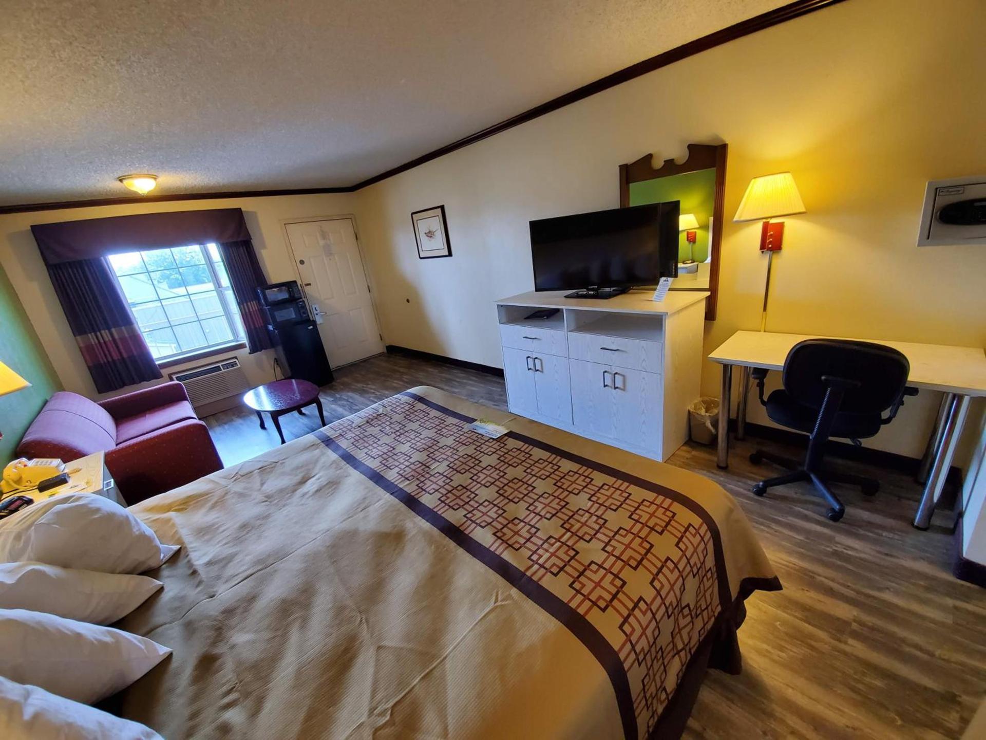 Days Inn by Wyndham Monett photo 17