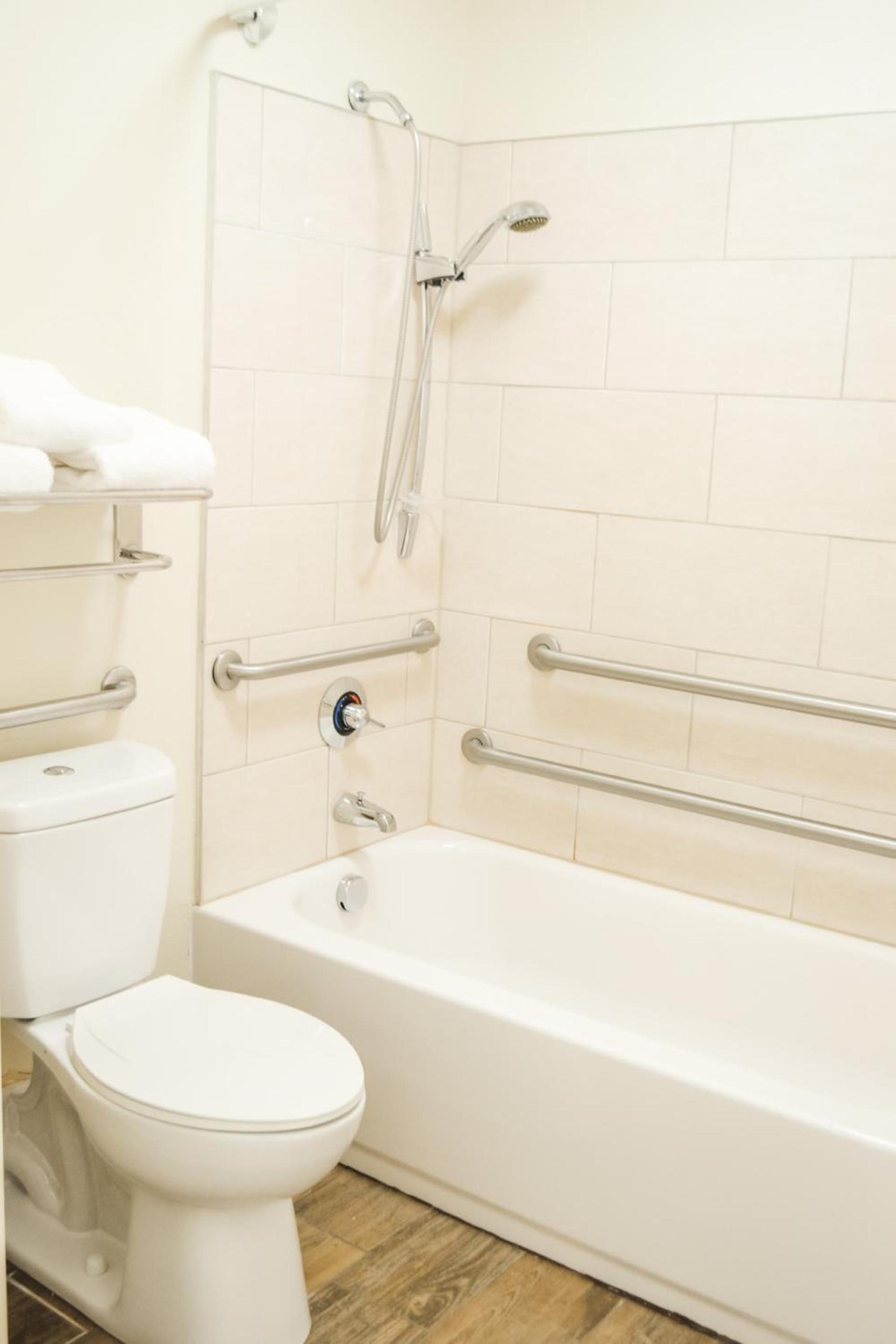 SureStay Hotel by Best Western Bowling Green North photo 26