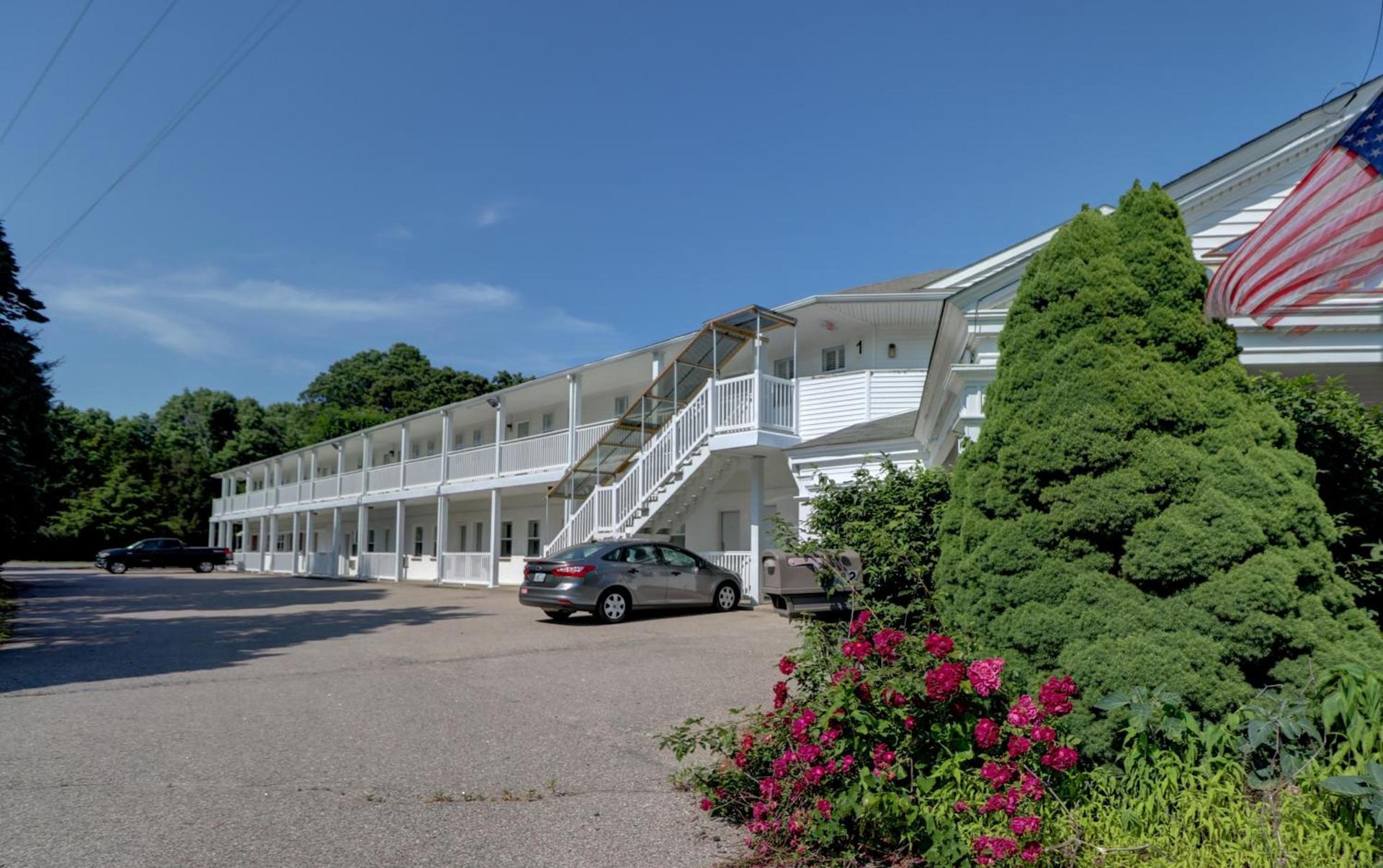 Hamilton Village Inn photo 10