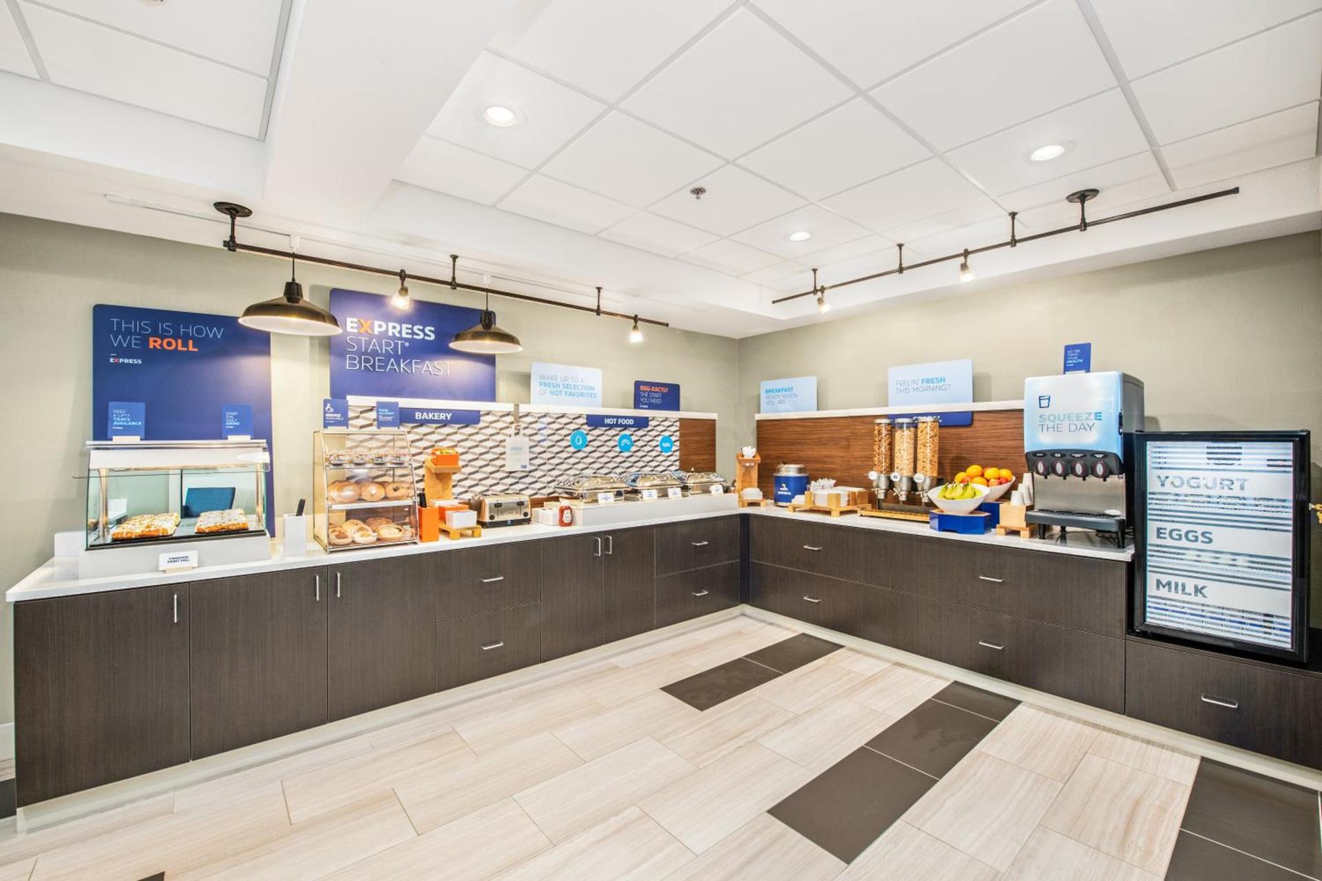 Holiday Inn Express - Delafield by IHG photo 9