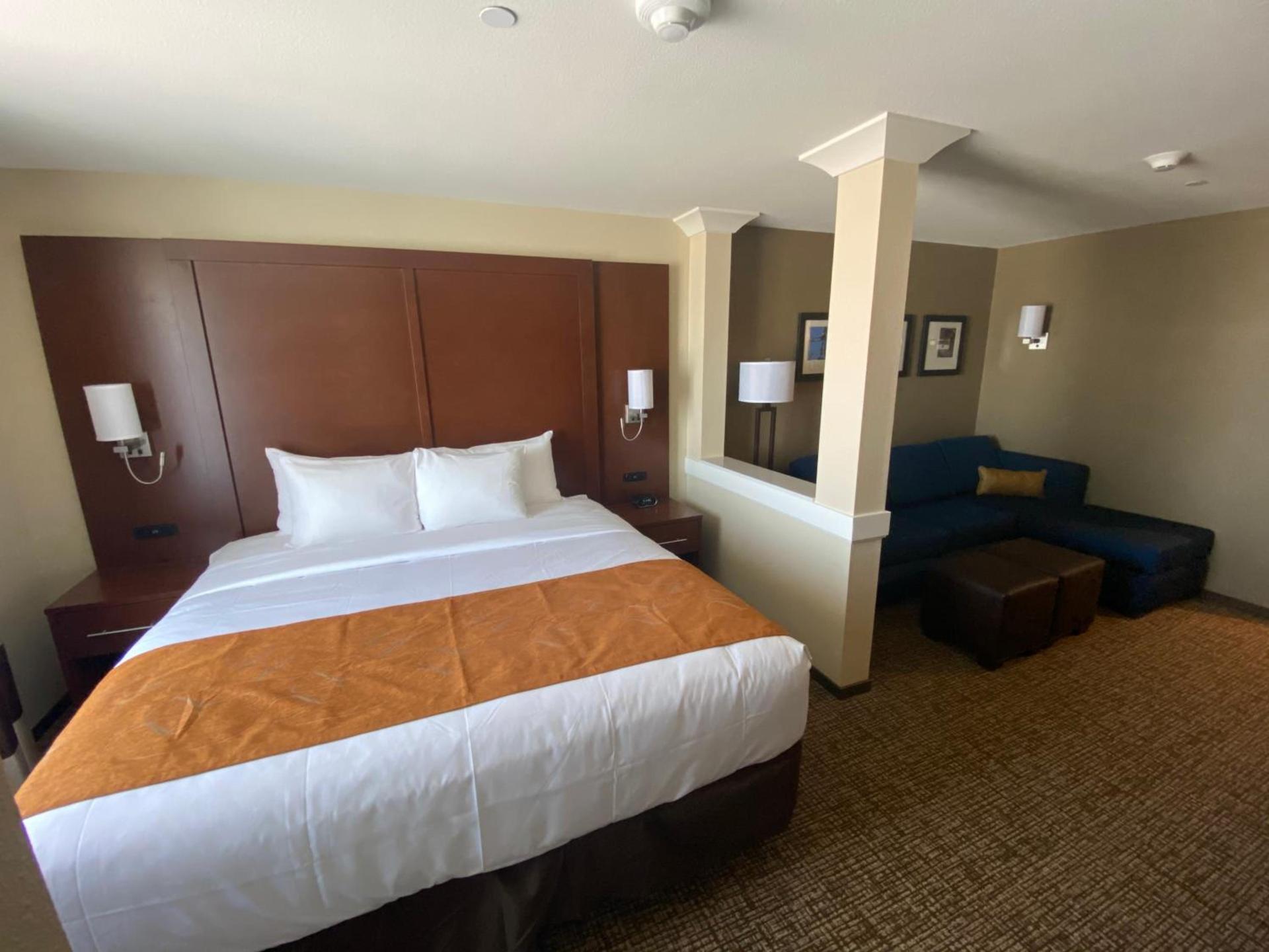 Comfort Suites Midland West photo 17