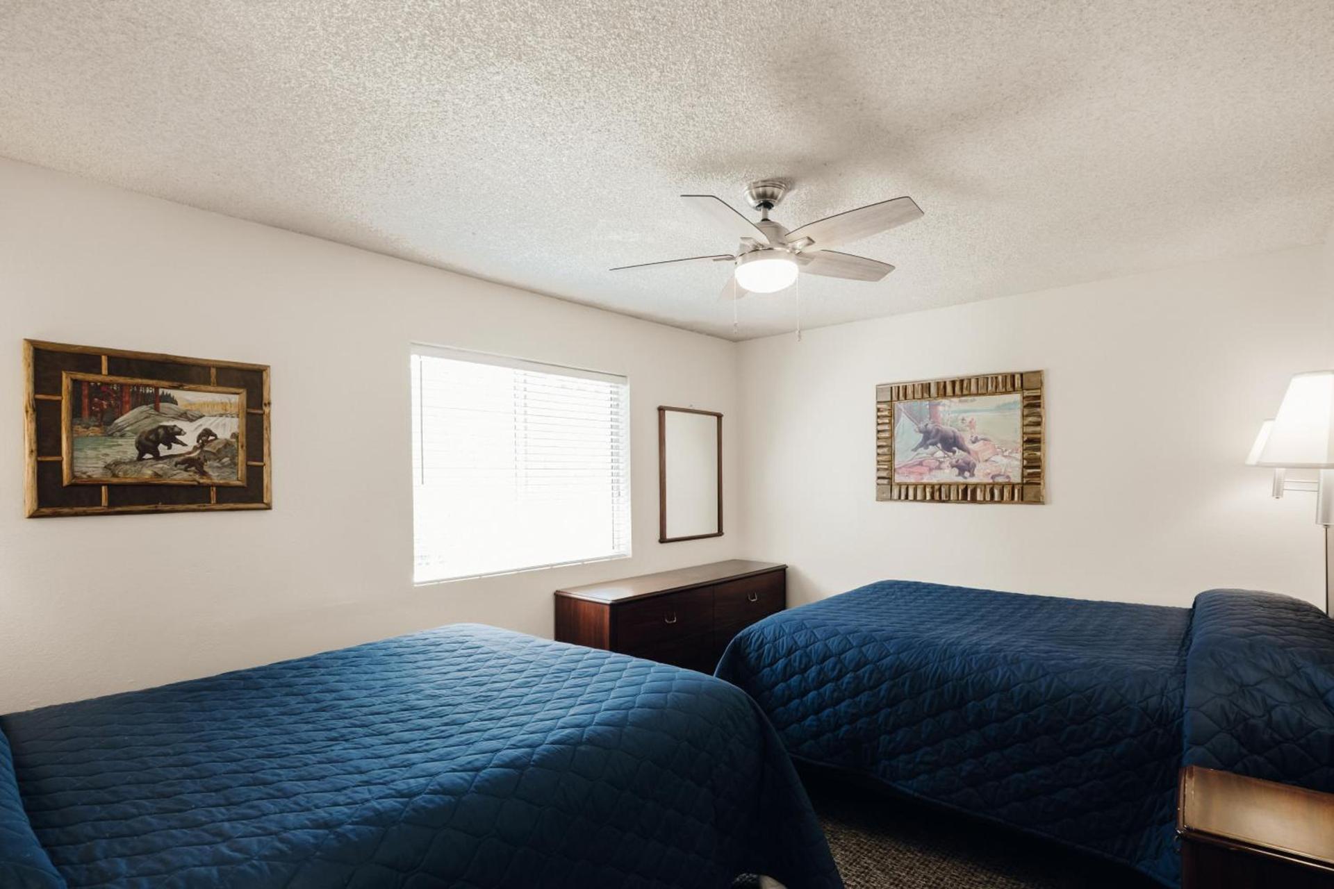 Vintage Lakeside Inn photo 61