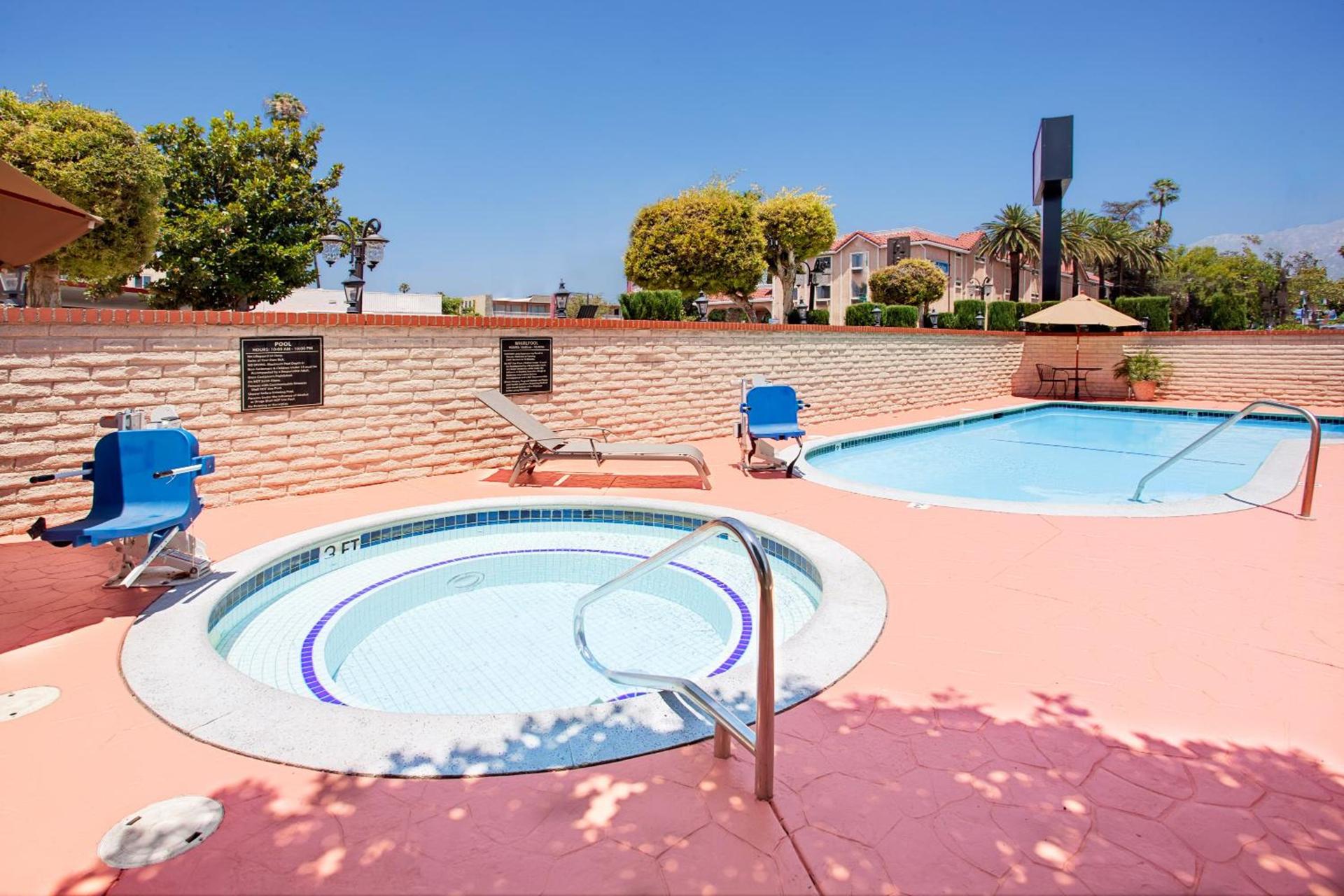 Ramada by Wyndham Pasadena photo 8