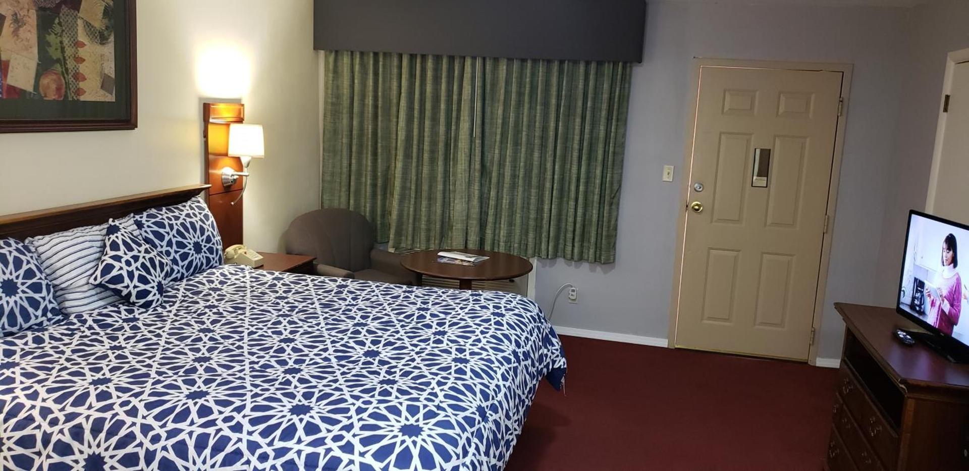 Swiss Village Inn photo 16