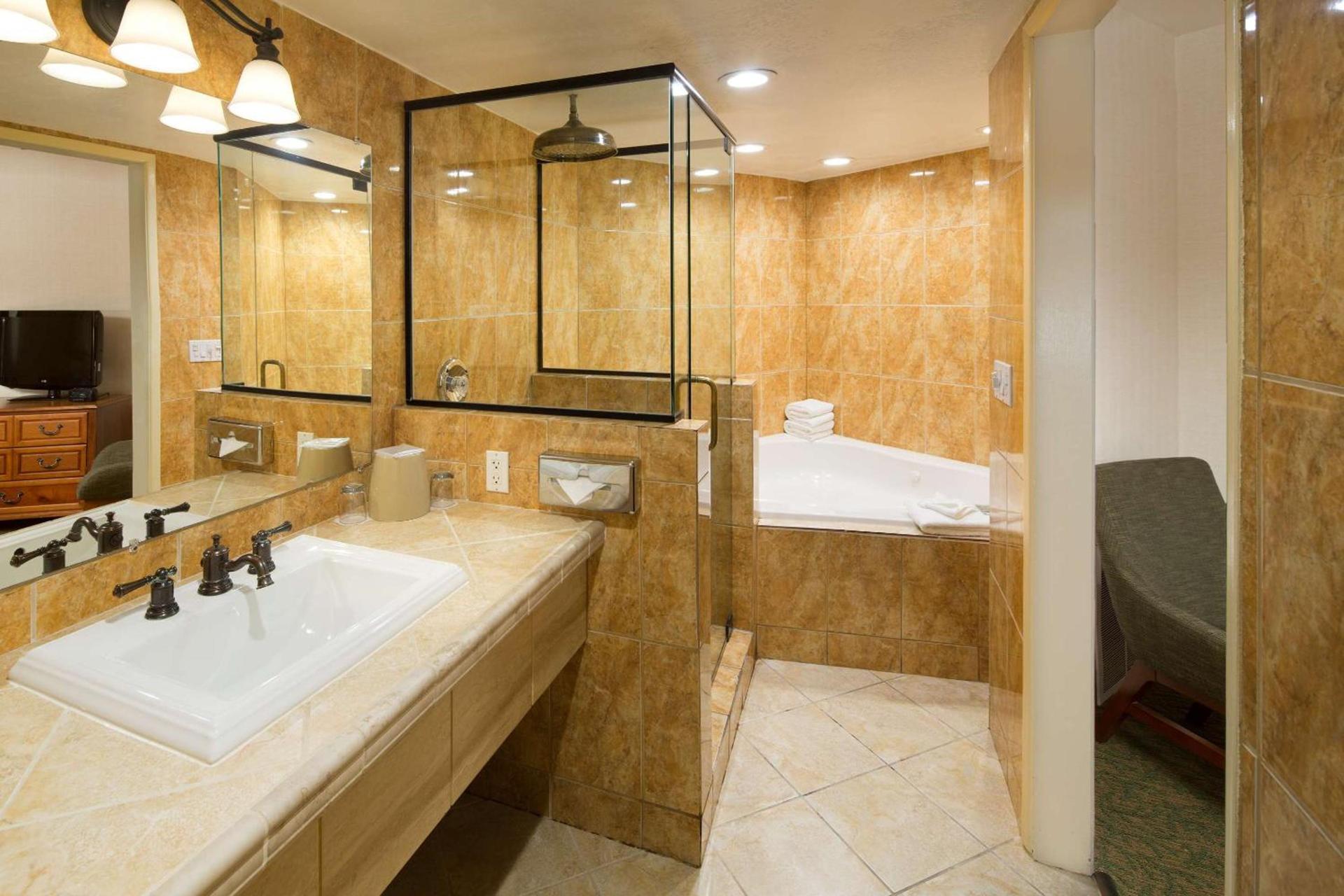 Best Western Seven Seas photo 12