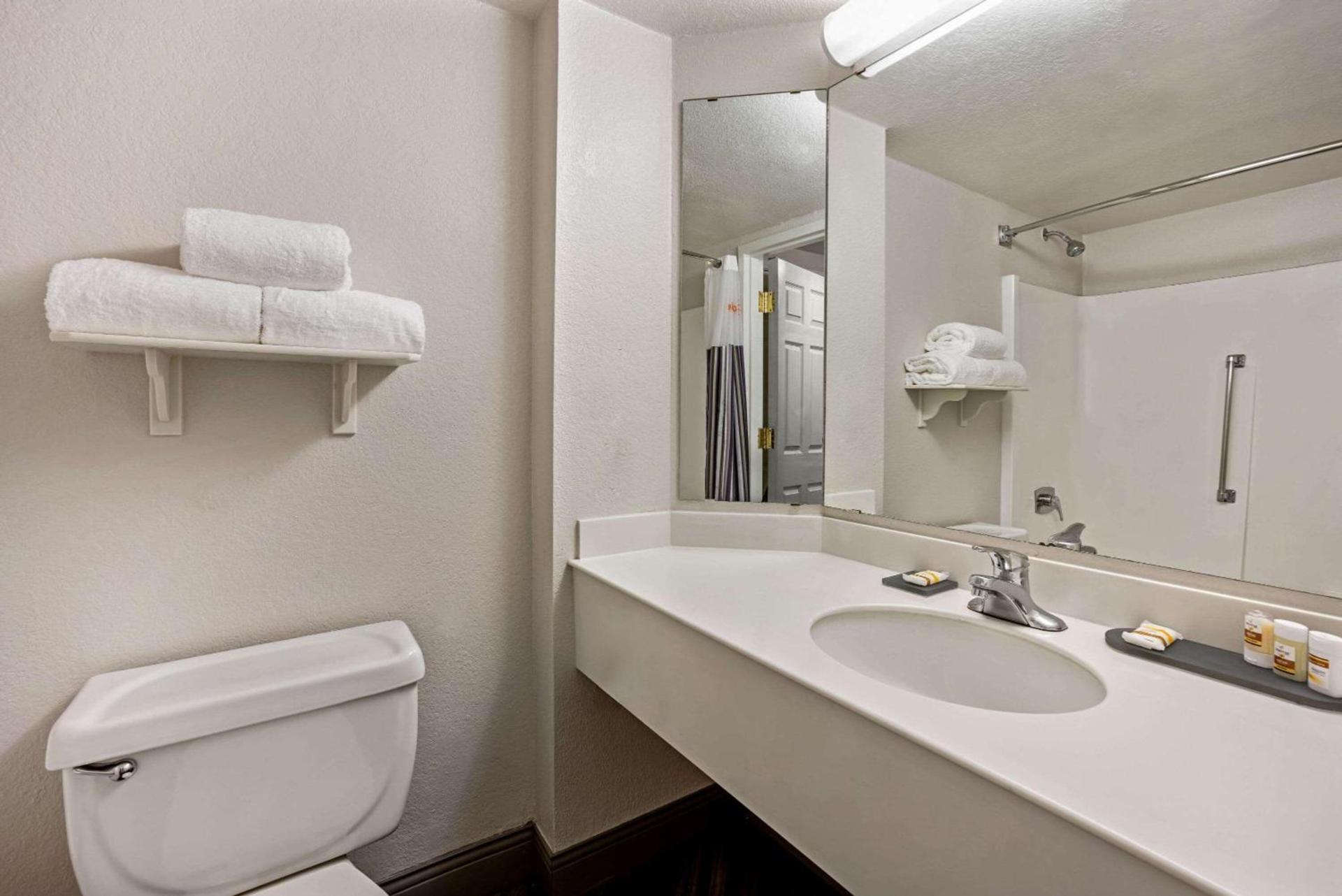 La Quinta by Wyndham Tacoma - Seattle photo 27