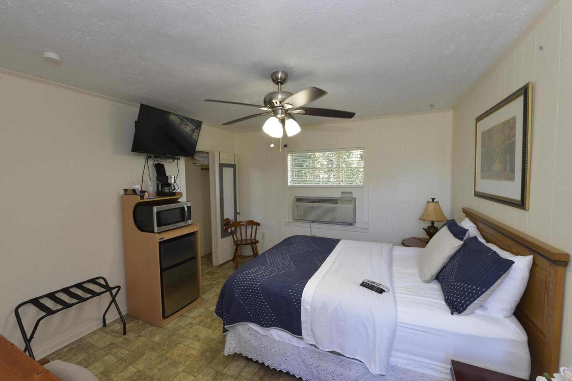 Shiner Country Inn photo 20