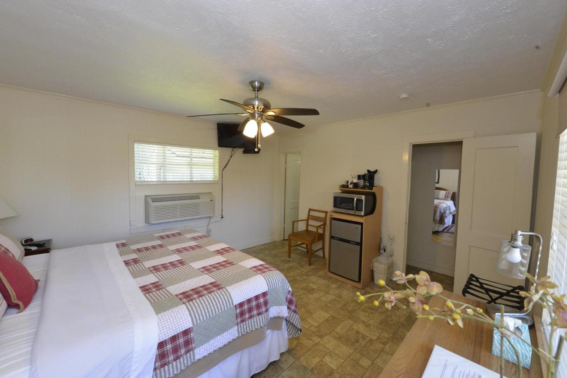 Shiner Country Inn photo 19