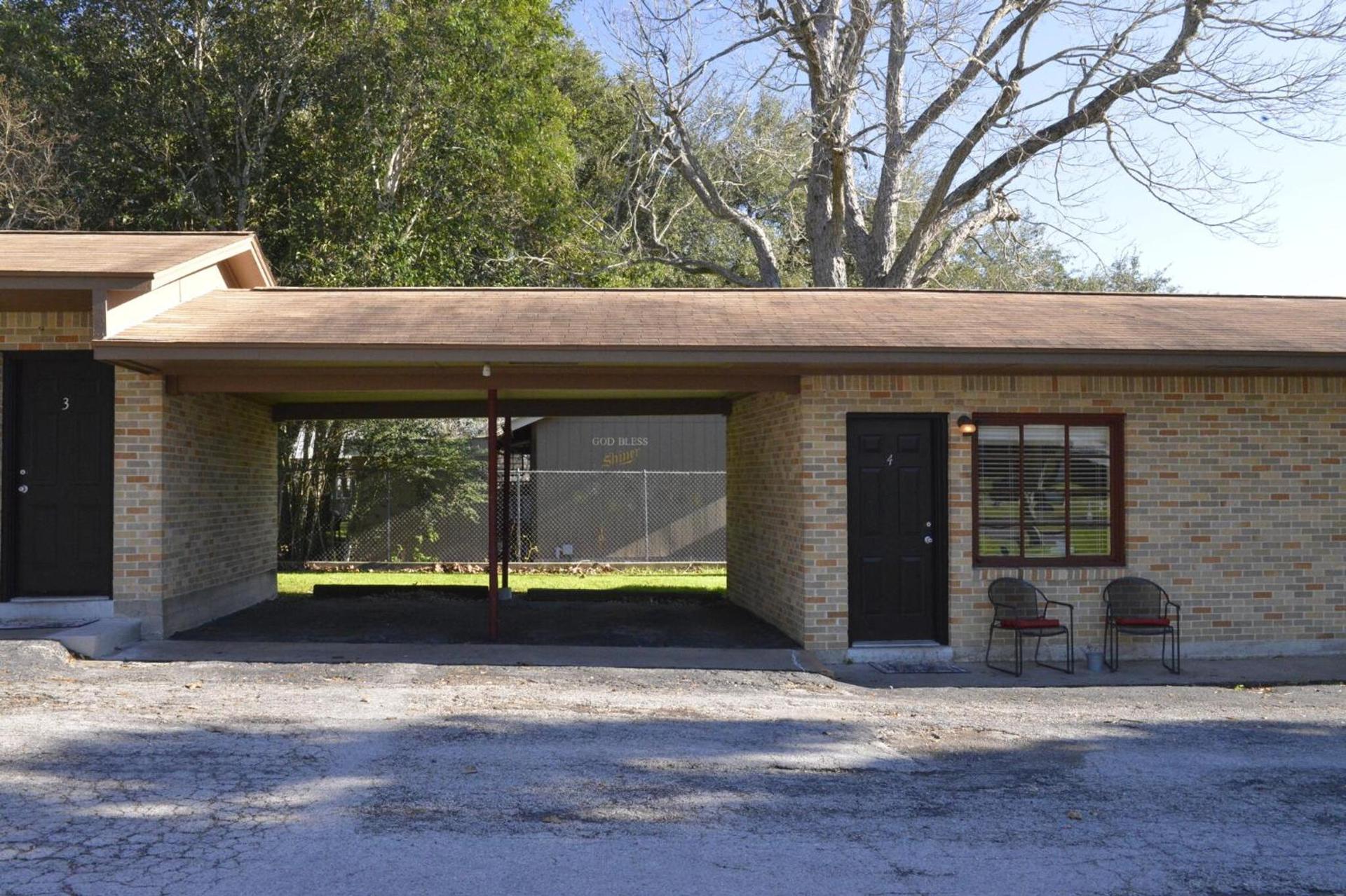 Shiner Country Inn photo 16