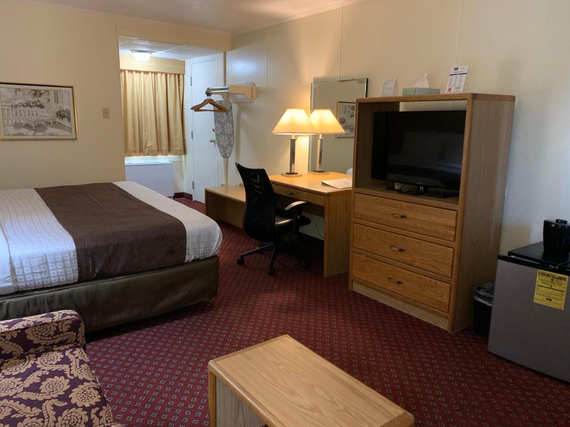 Red Carpet Inn & Suites Ebensburg photo 11