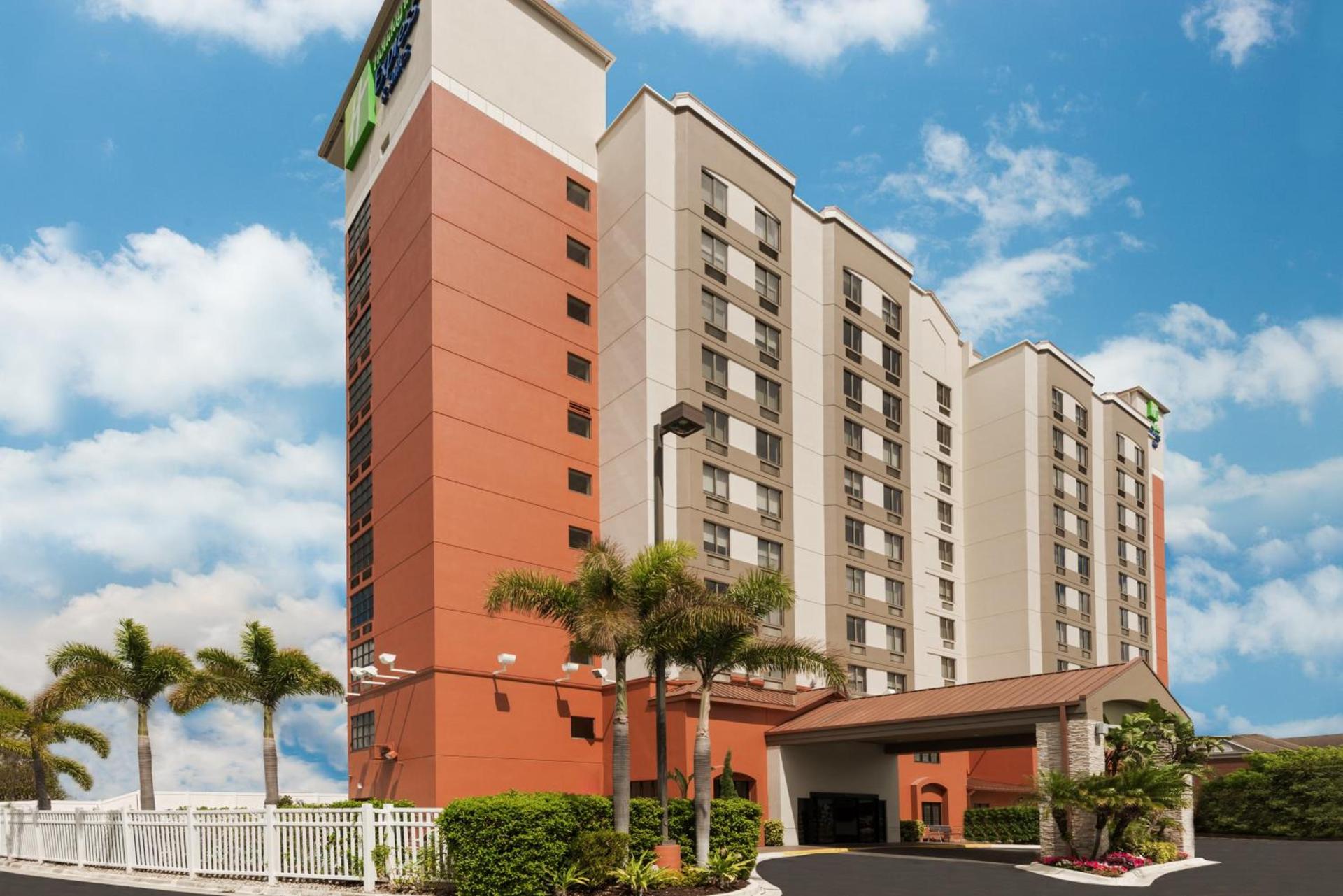 Holiday Inn Express & Suites - Nearest Universal Orlando by IHG photo 1