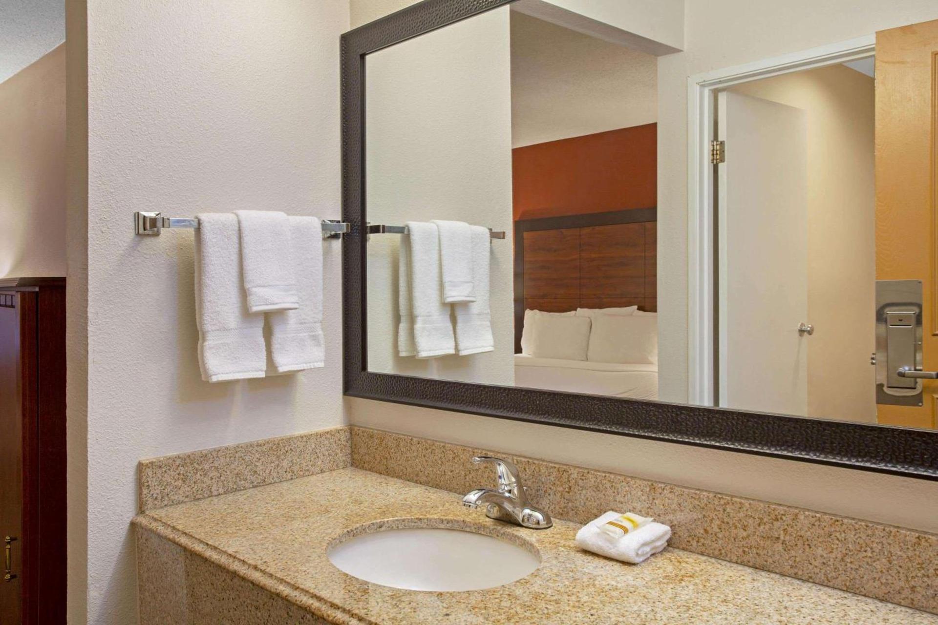 La Quinta Inn by Wyndham Auburn Worcester photo 18