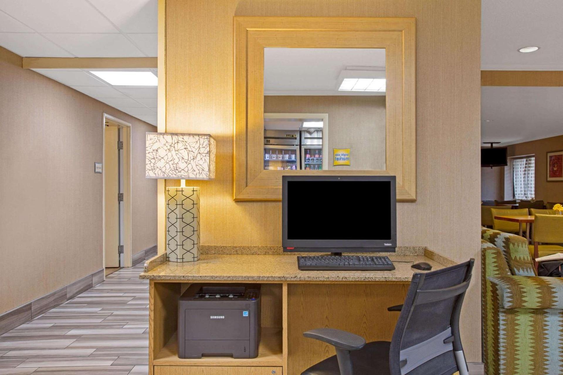 La Quinta Inn by Wyndham Auburn Worcester photo 27