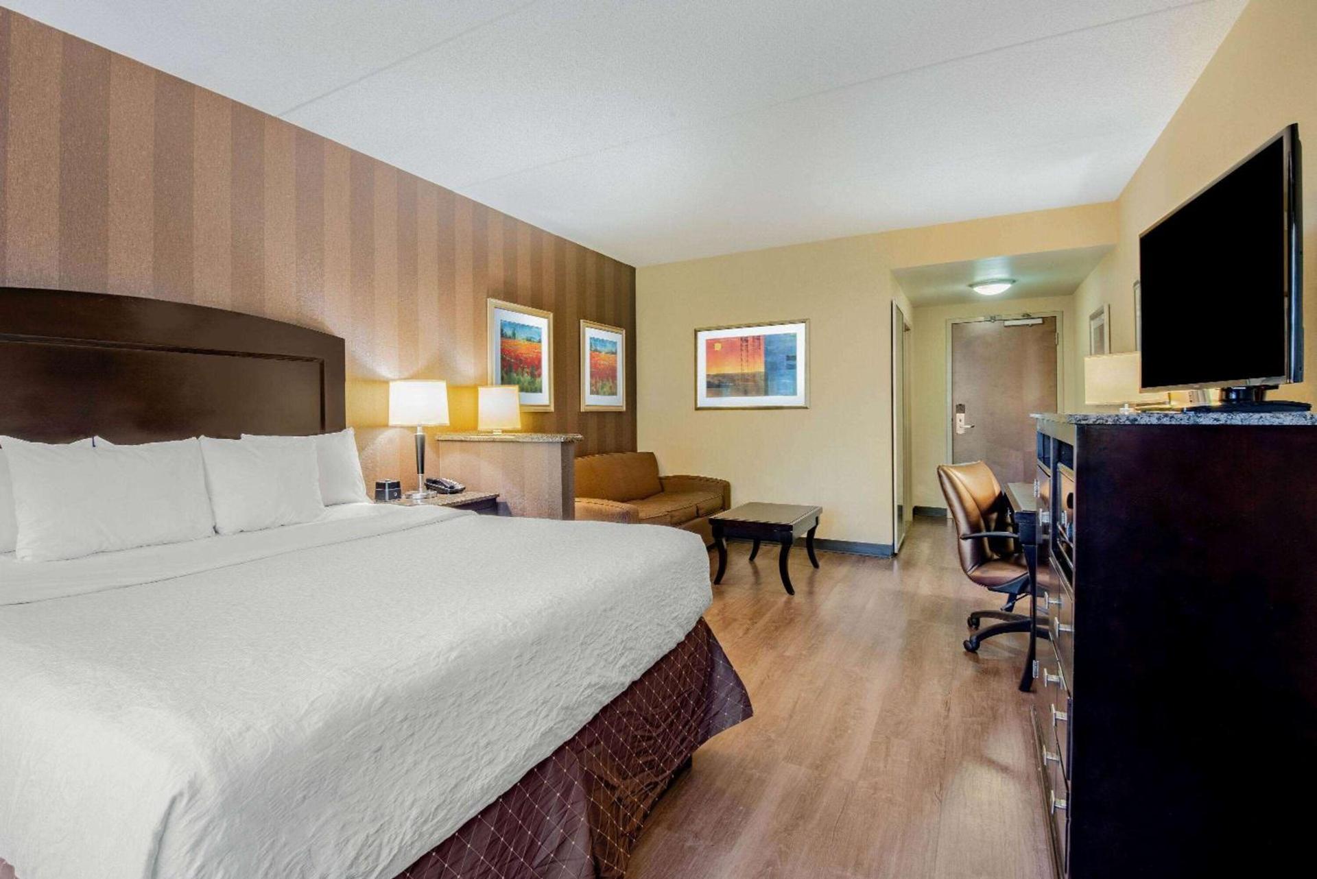 La Quinta Inn & Suites Bel Air I-95 Exit 77A photo 23
