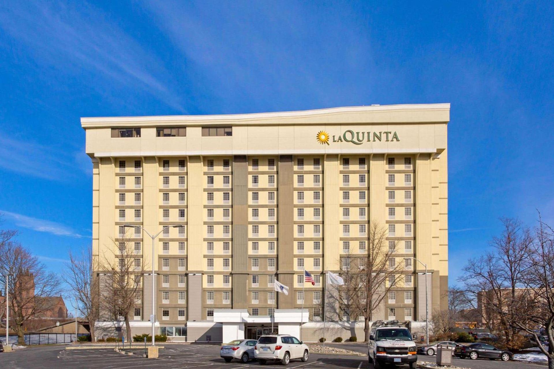 La Quinta by Wyndham Springfield photo 3