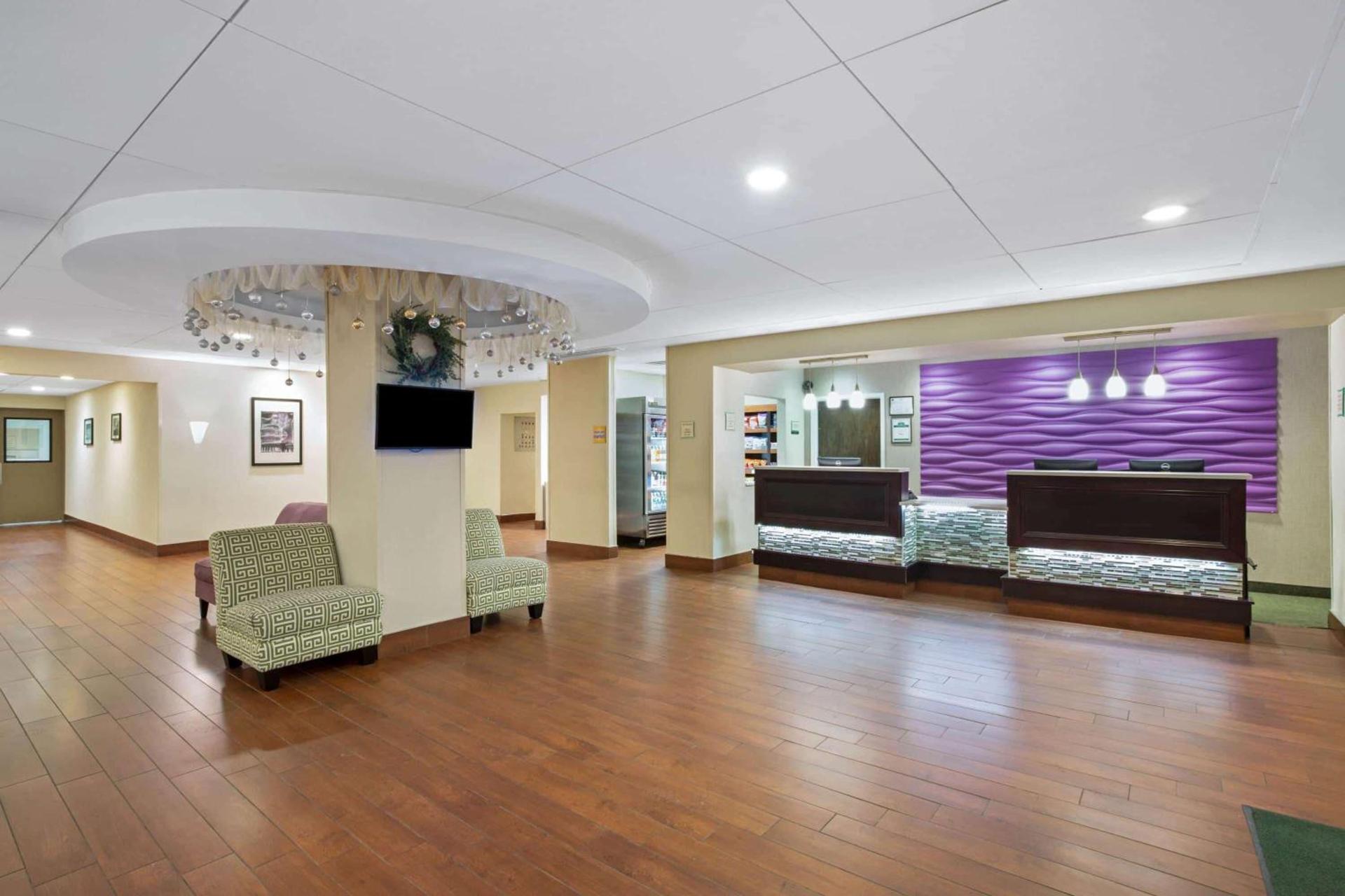 La Quinta by Wyndham Springfield photo 7