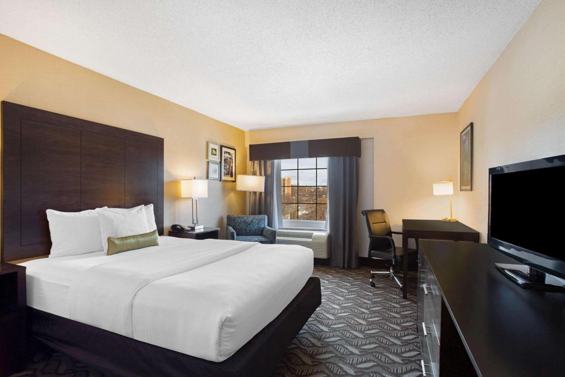 La Quinta by Wyndham Springfield photo 10
