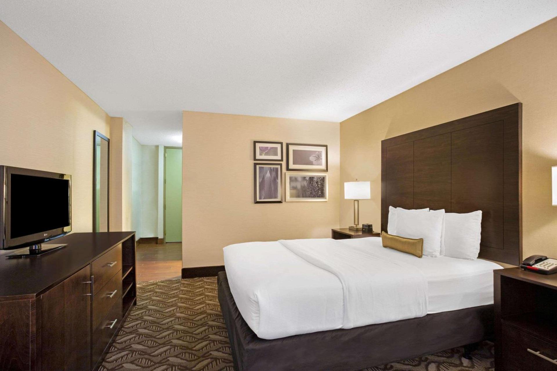 La Quinta by Wyndham Springfield photo 12