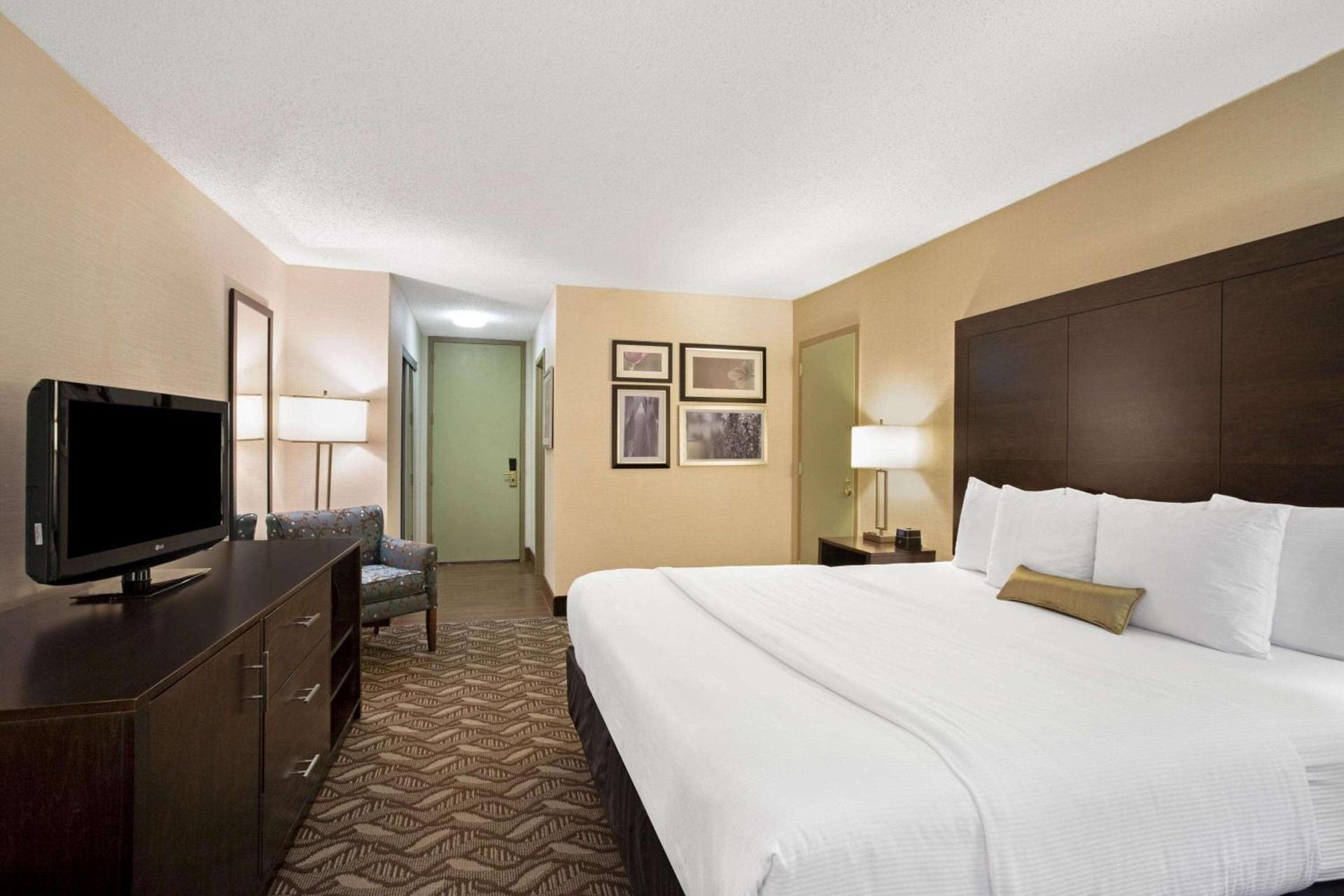 La Quinta by Wyndham Springfield photo 17