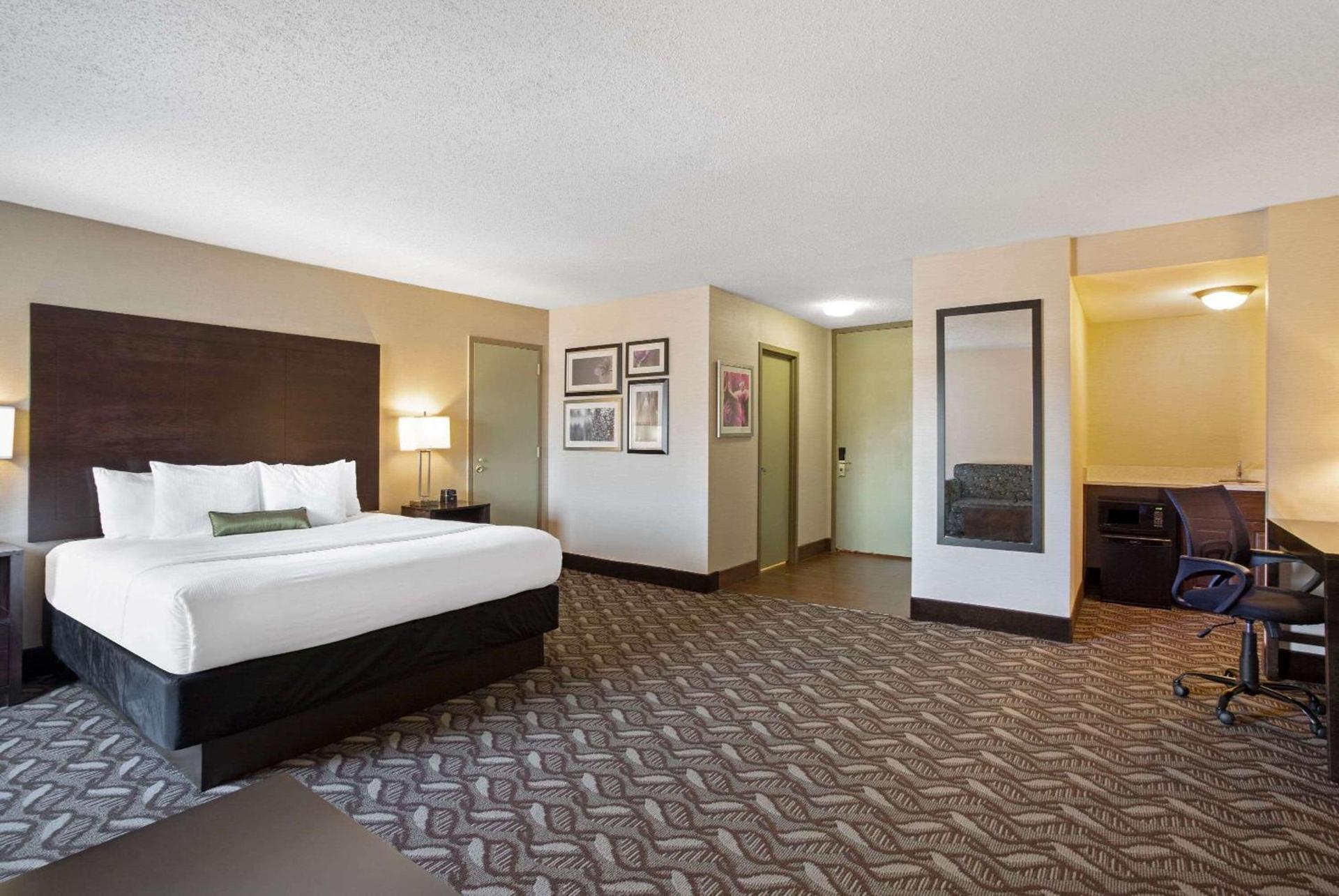 La Quinta by Wyndham Springfield photo 20