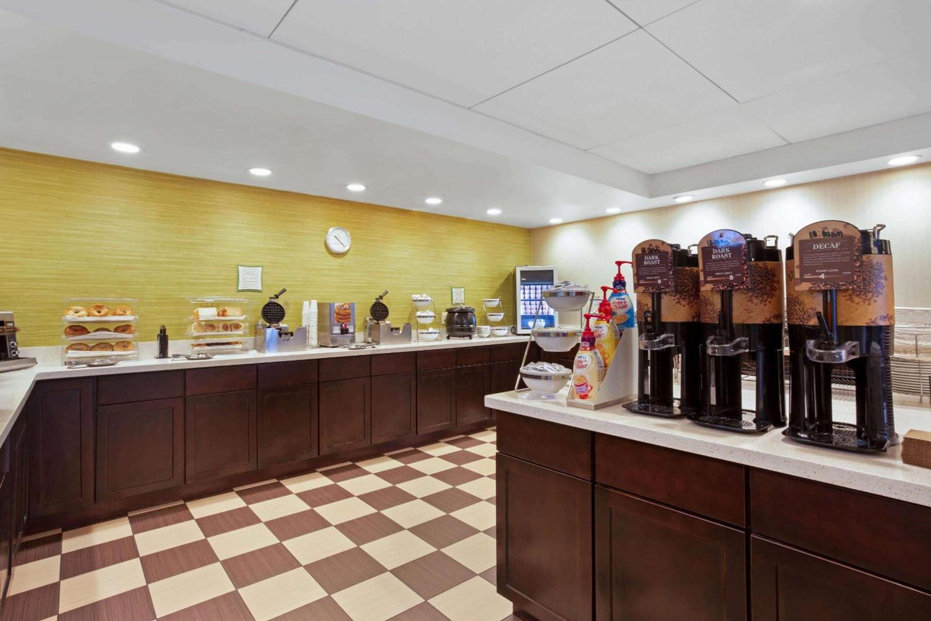 La Quinta by Wyndham Springfield photo 25