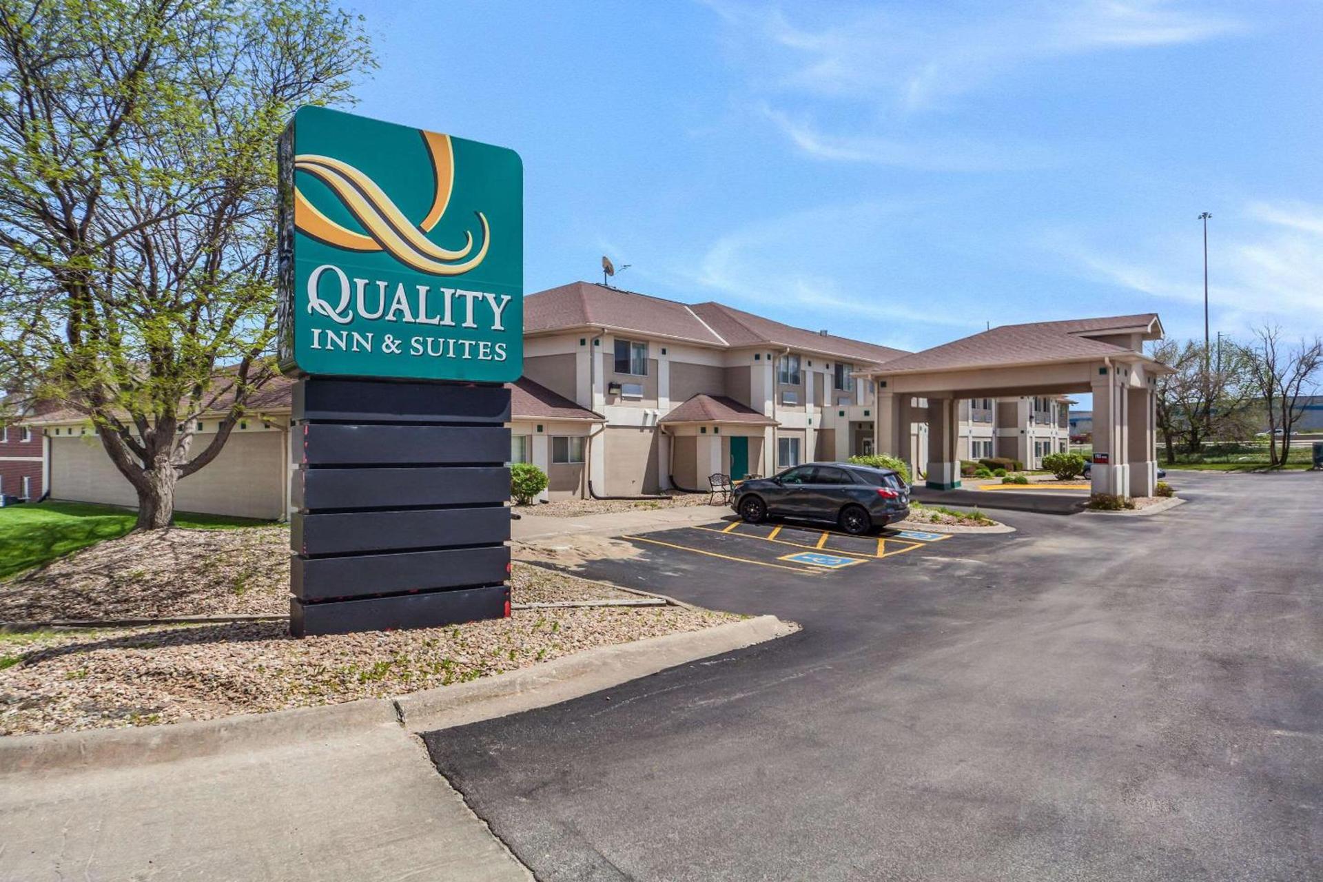 Quality Inn & Suites Omaha Chalco photo 1