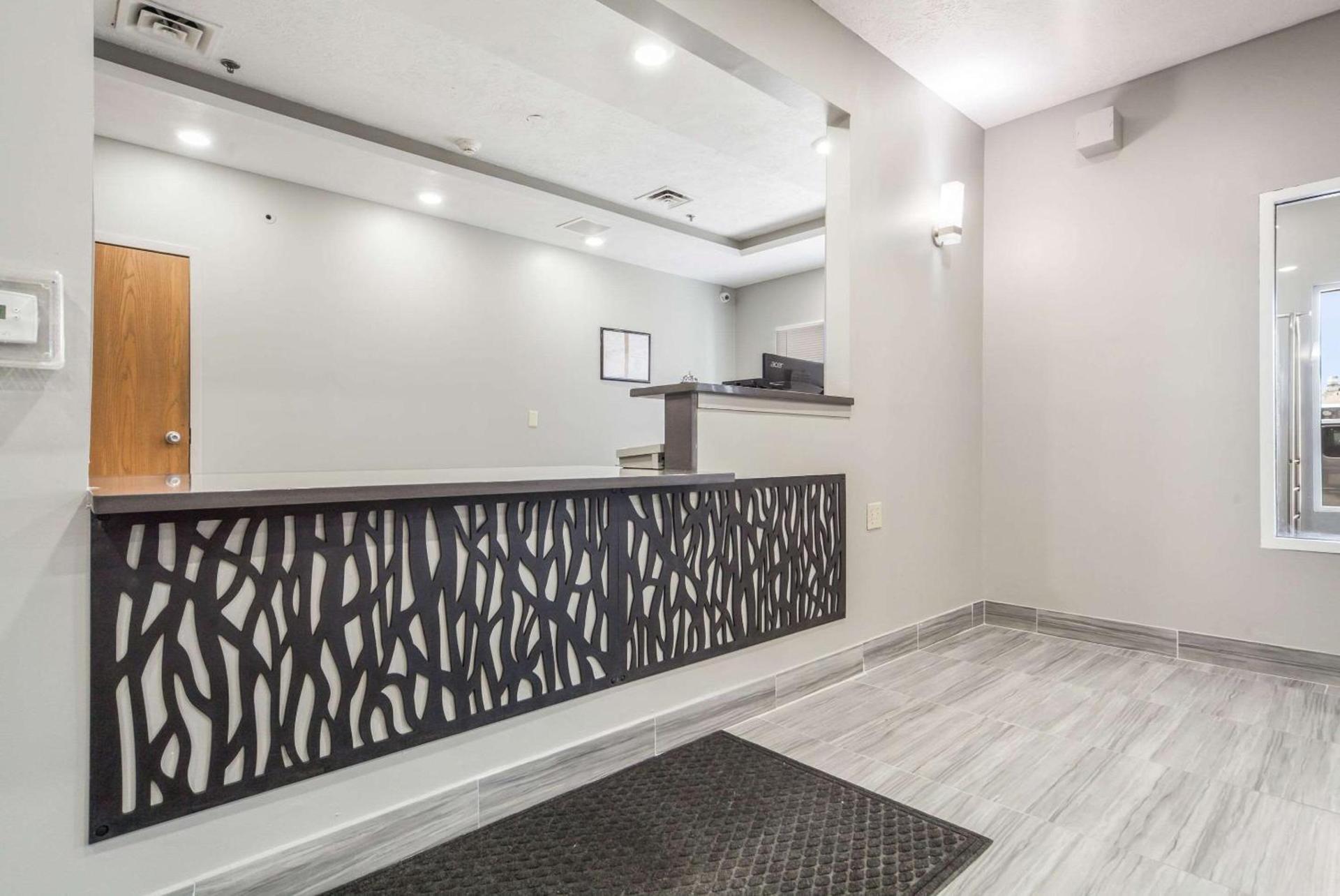 Quality Inn & Suites Omaha Chalco photo 3