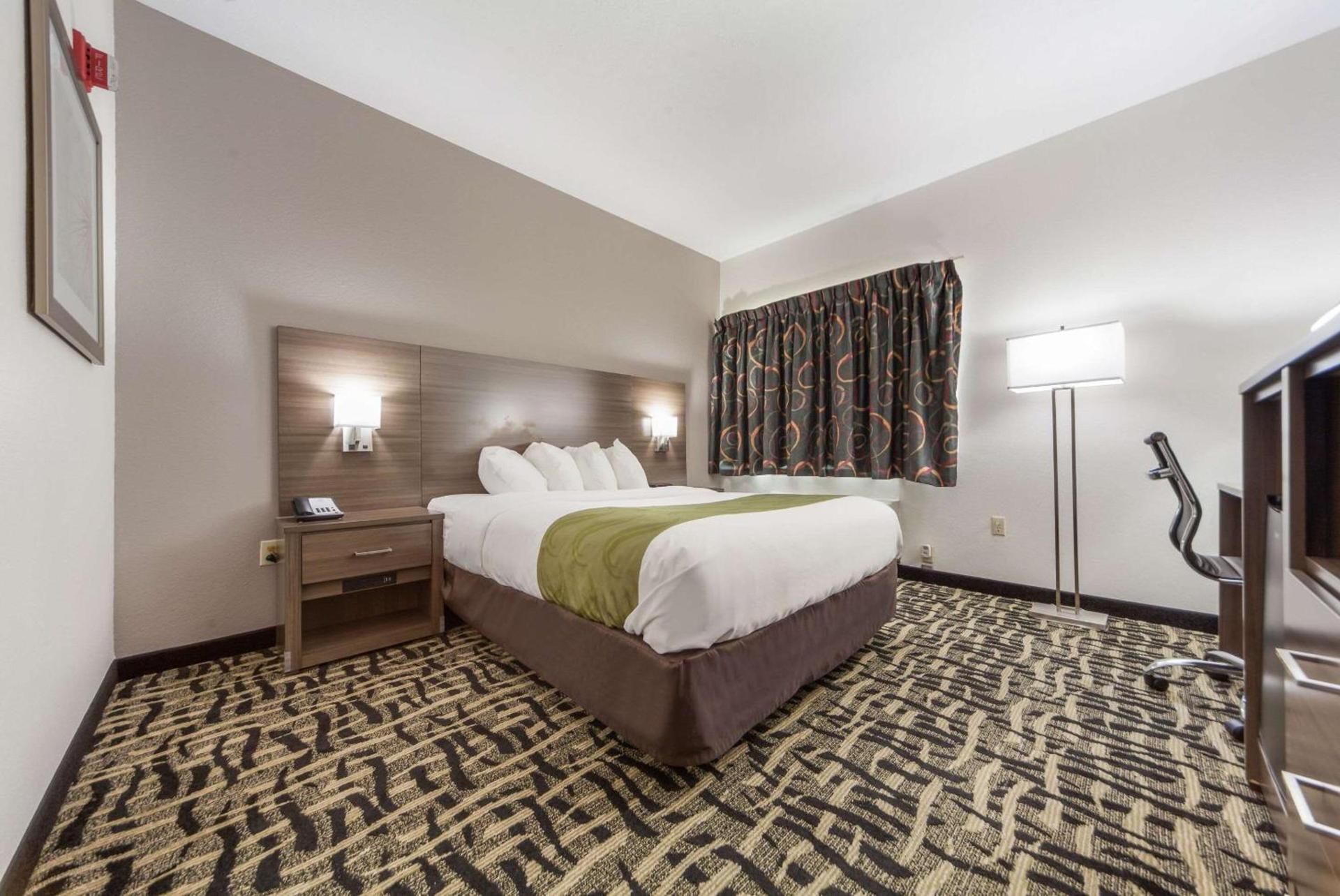 Quality Inn & Suites Omaha Chalco photo 7