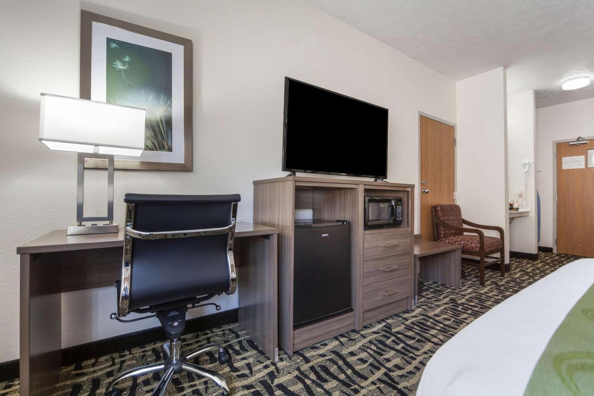 Quality Inn & Suites Omaha Chalco photo 9