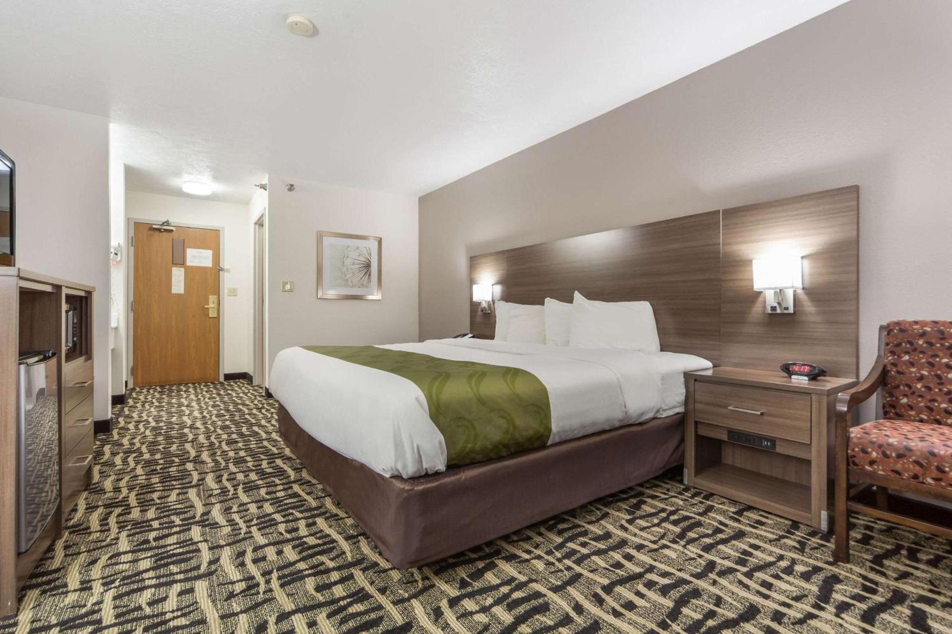 Quality Inn & Suites Omaha Chalco photo 12
