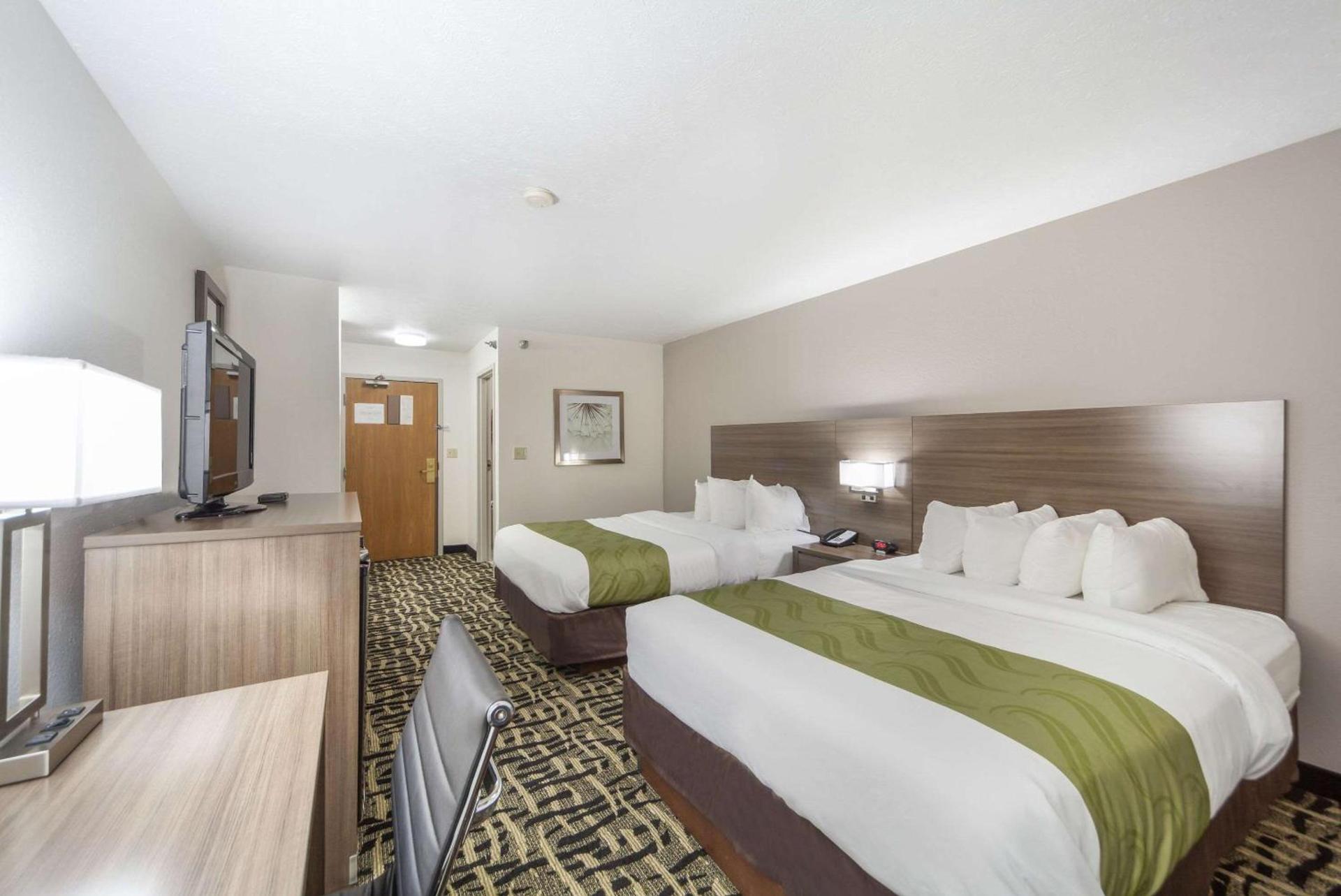 Quality Inn & Suites Omaha Chalco photo 15