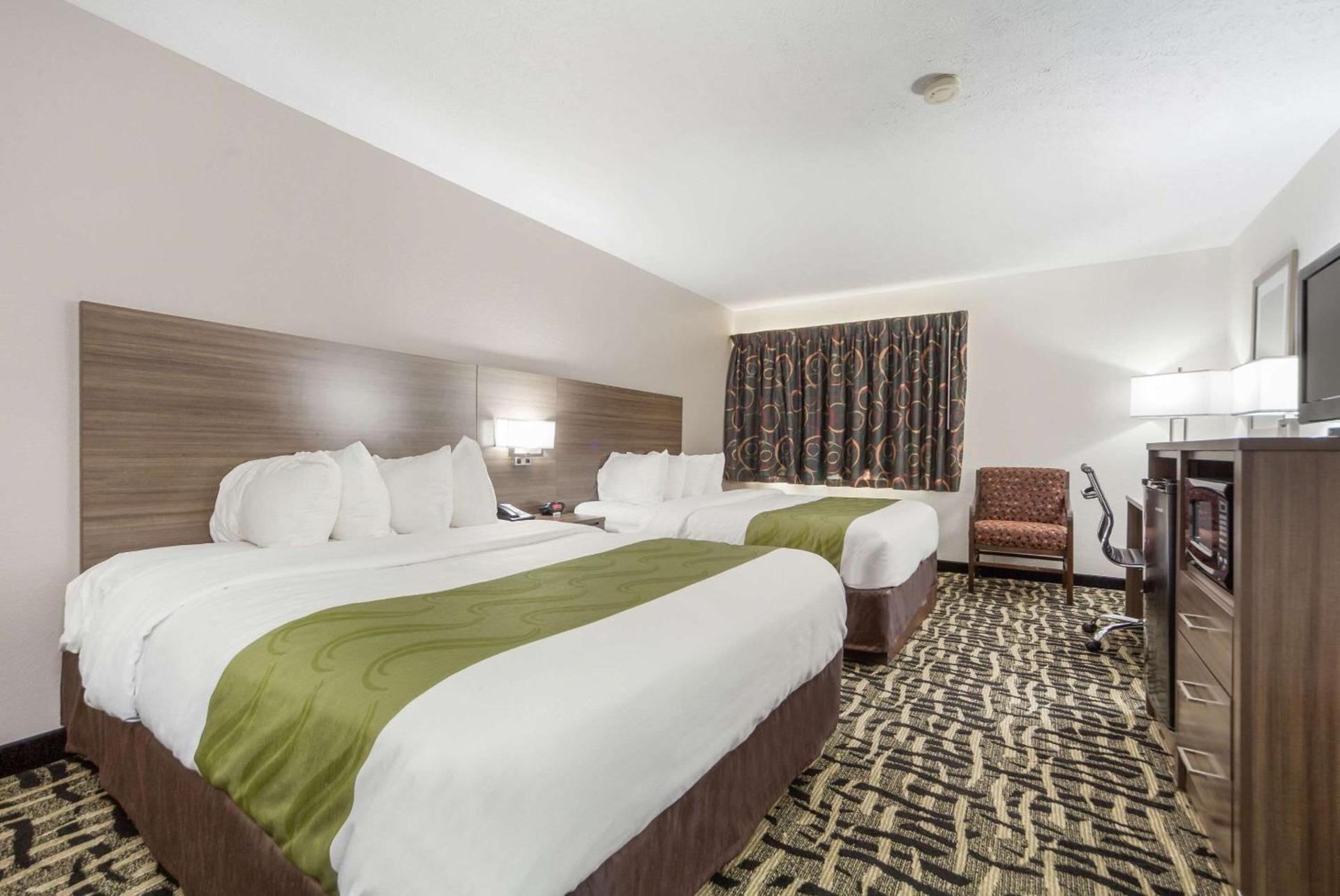 Quality Inn & Suites Omaha Chalco photo 14