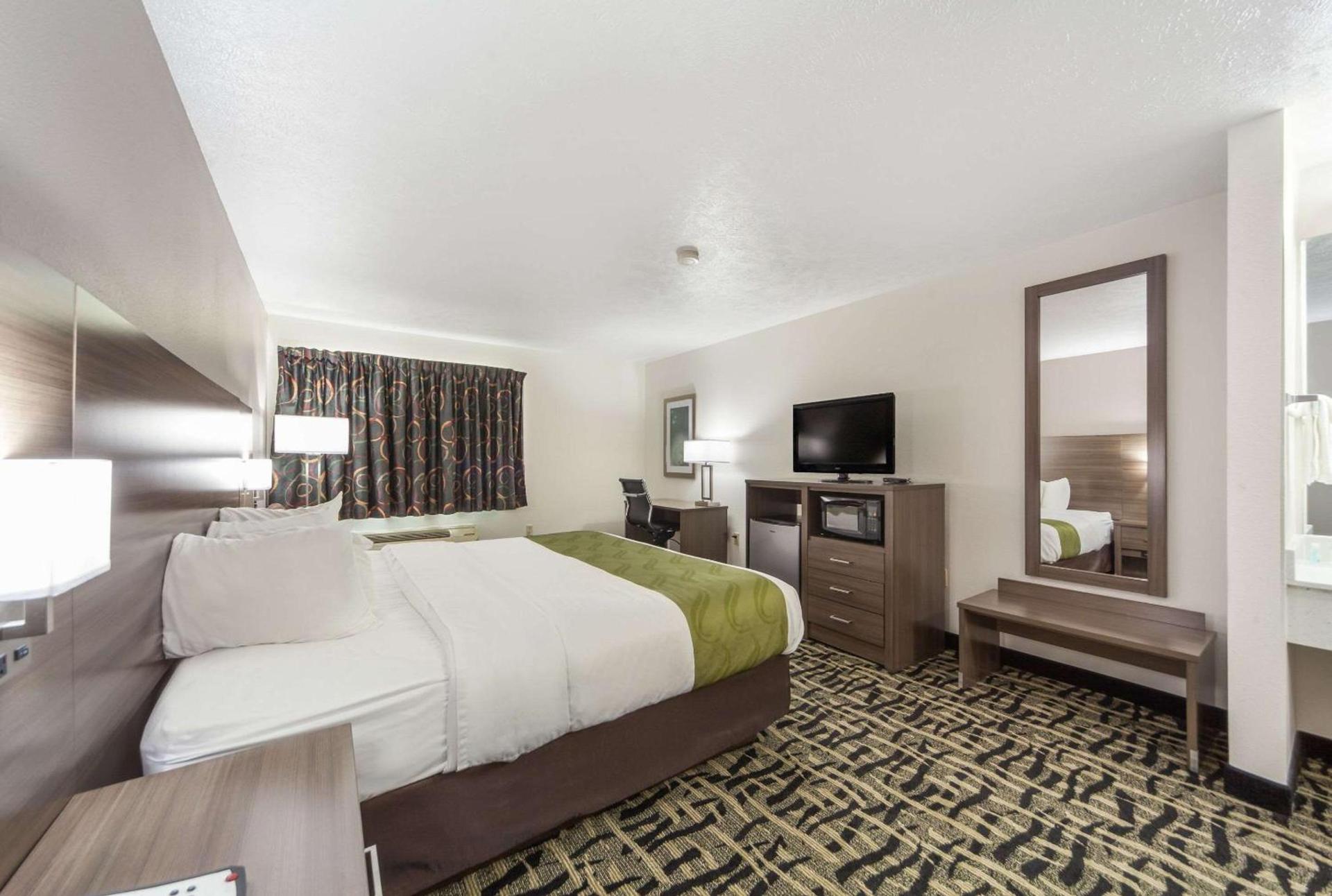 Quality Inn & Suites Omaha Chalco photo 13