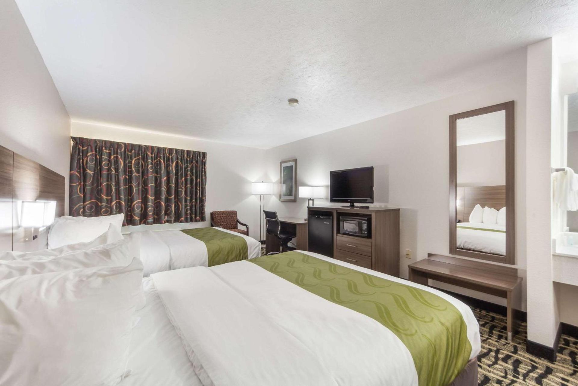 Quality Inn & Suites Omaha Chalco photo 16