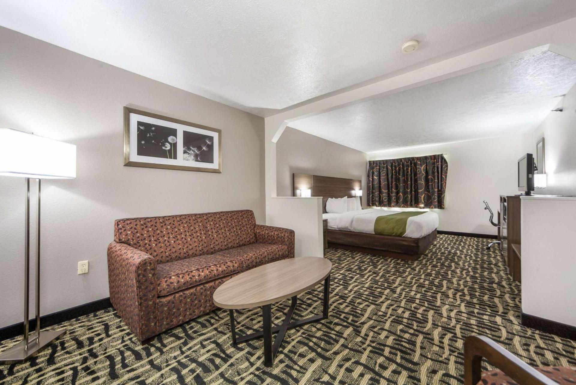 Quality Inn & Suites Omaha Chalco photo 18
