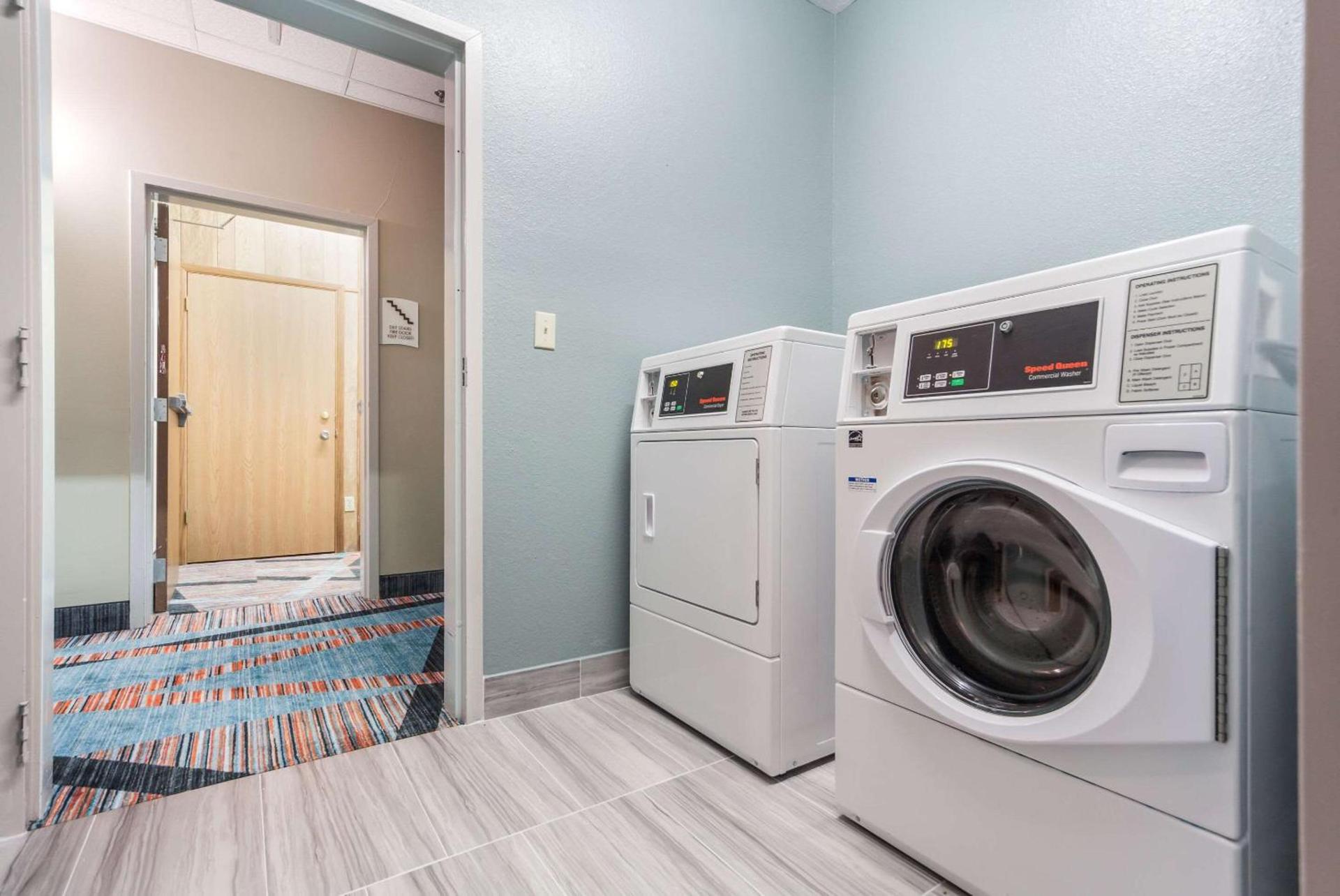 Quality Inn & Suites Omaha Chalco photo 28