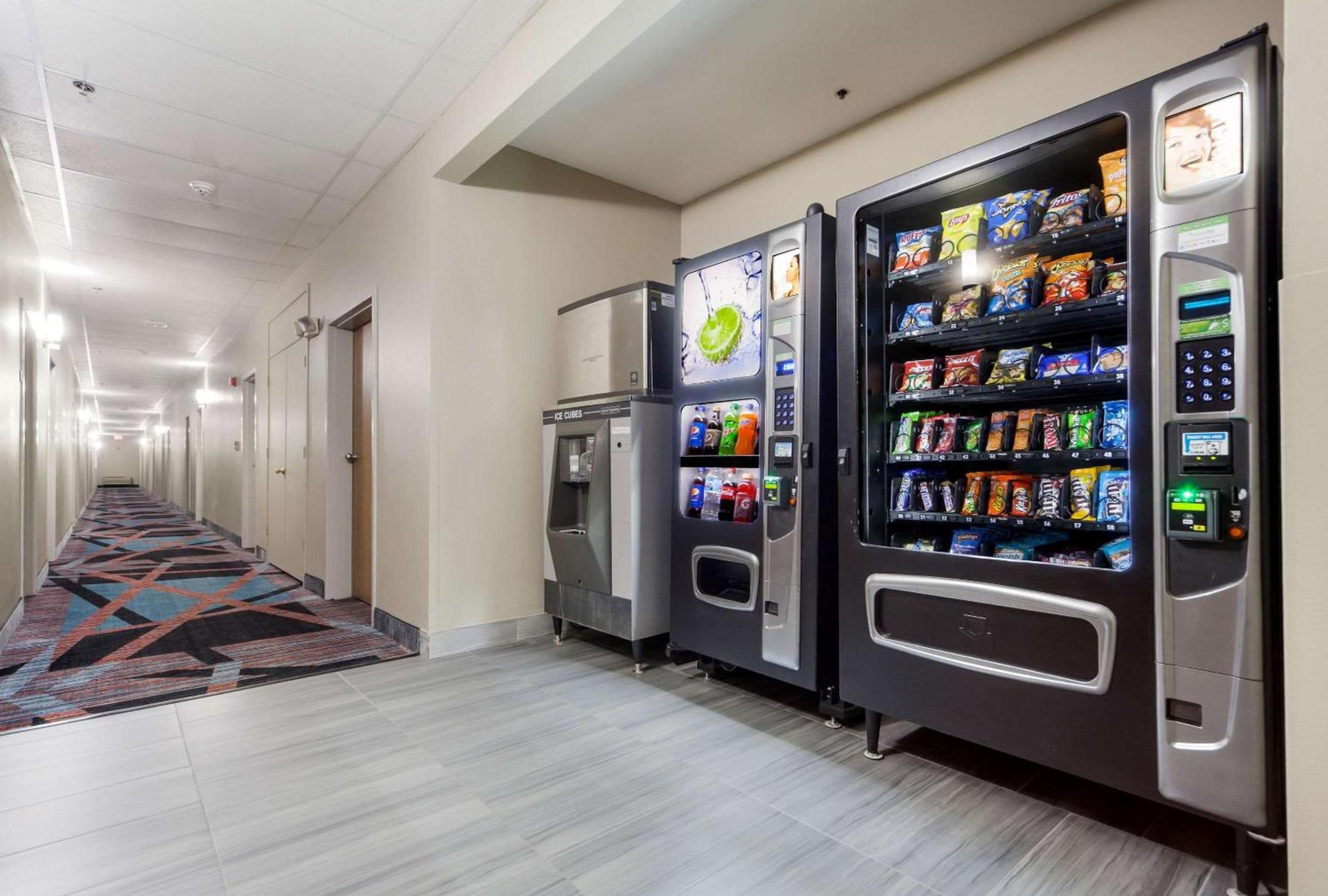 Quality Inn & Suites Omaha Chalco photo 29