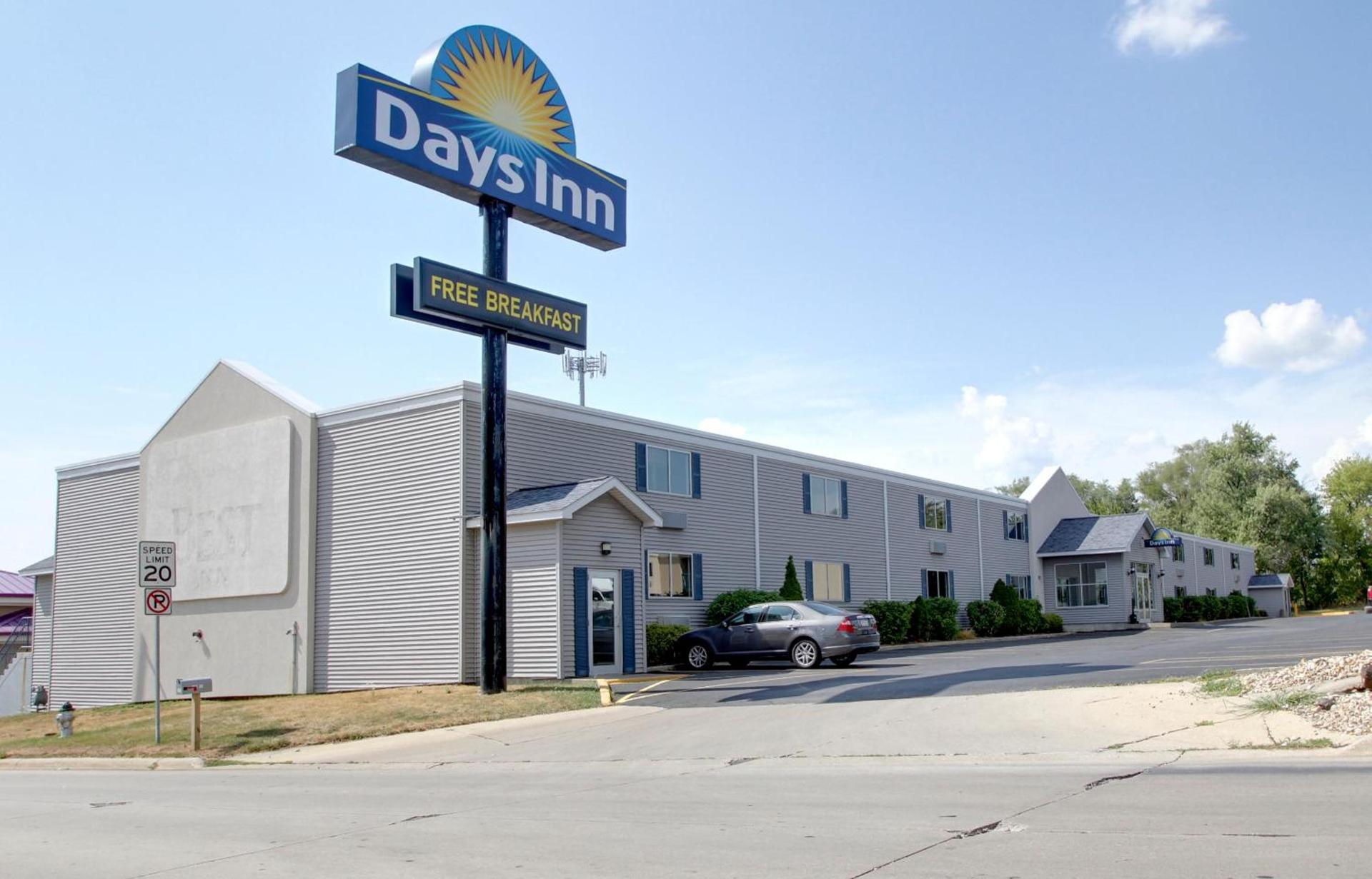 Days Inn by Wyndham Cedar Falls- University Plaza photo 10