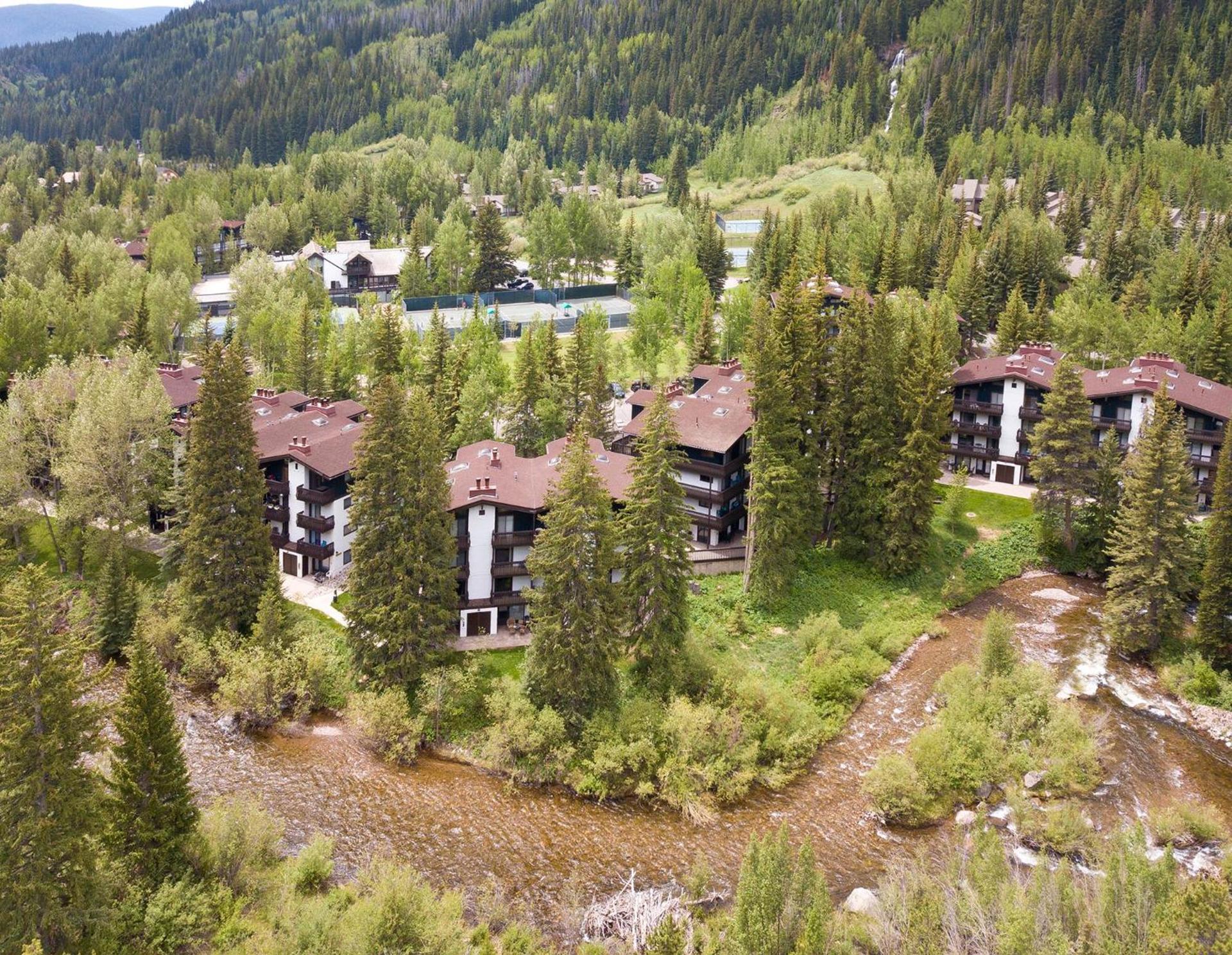 Vail Racquet Club Mountain Resort — hotel in Vail