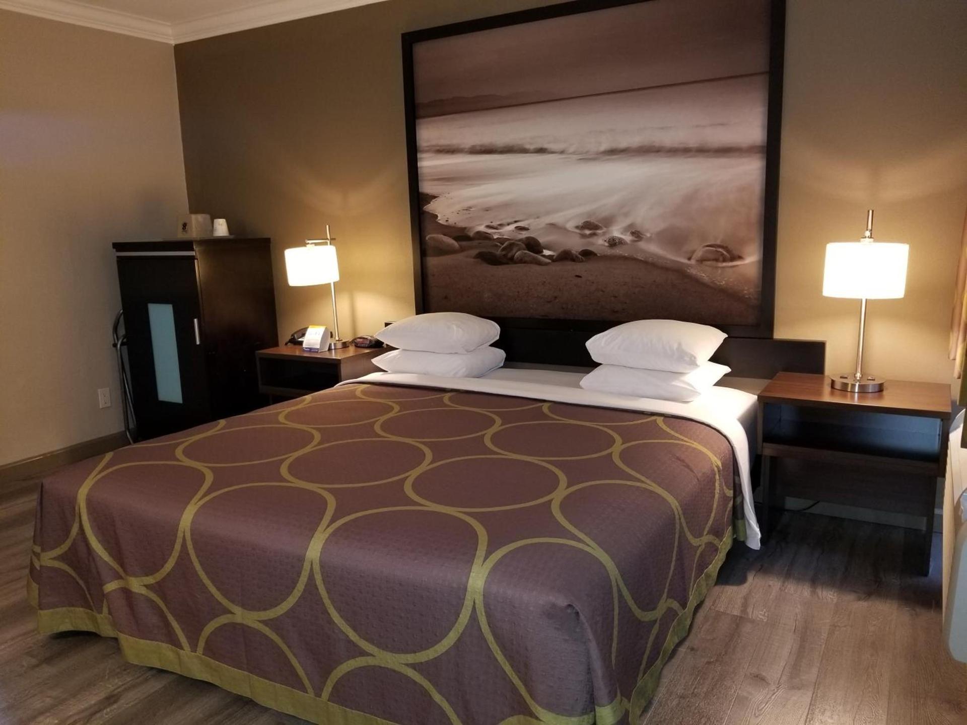 Super 8 by Wyndham Los Angeles-Culver City Area photo 21
